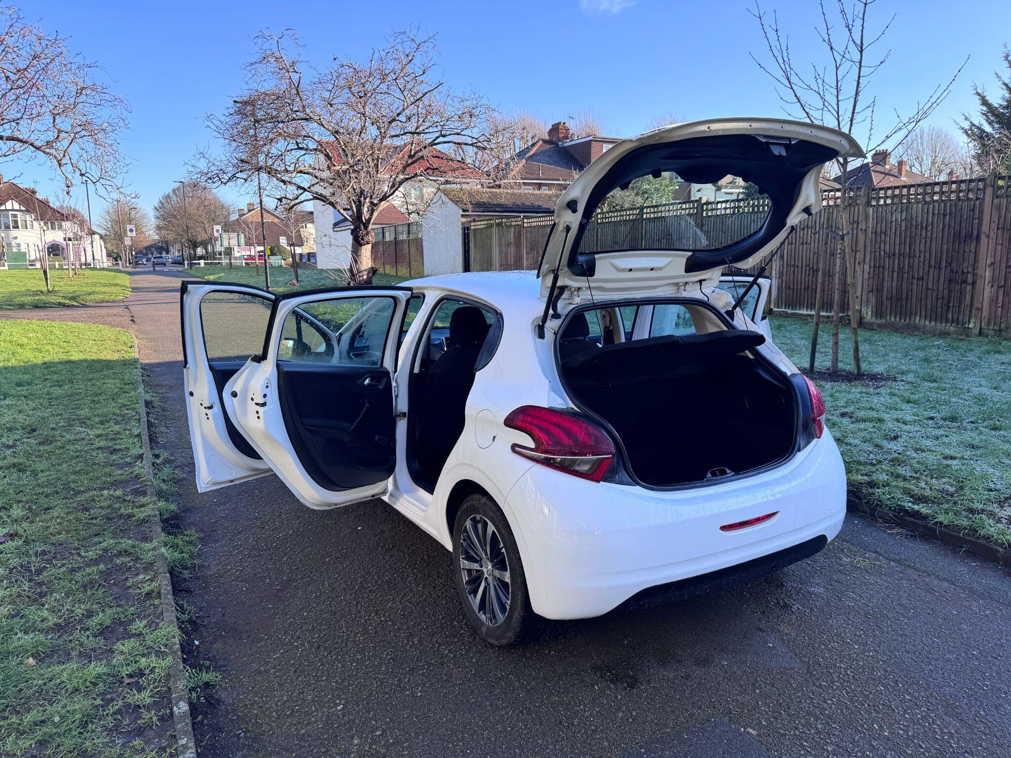 2016 Peugeot 208 image 49