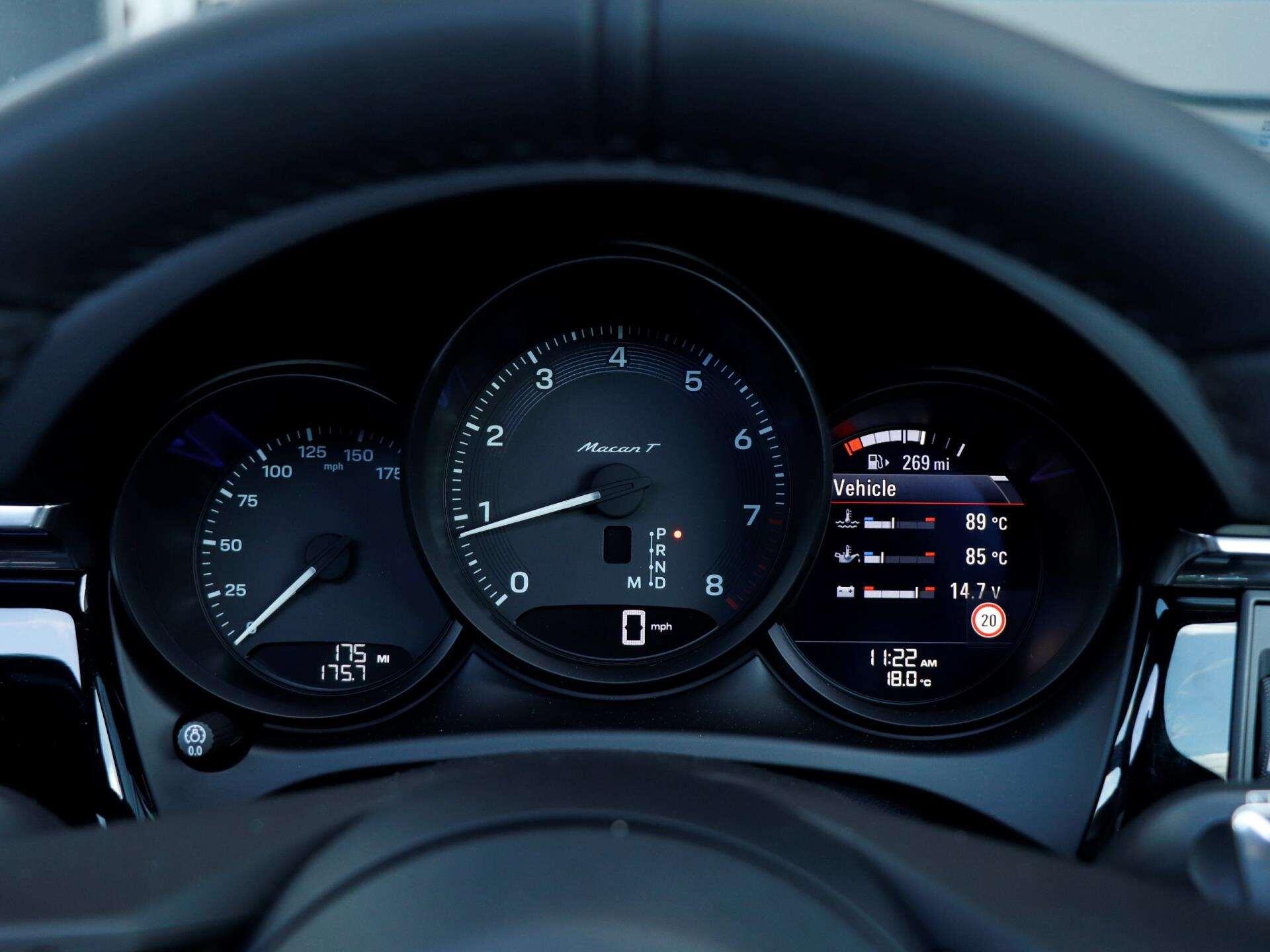 Porsche Macan view 13