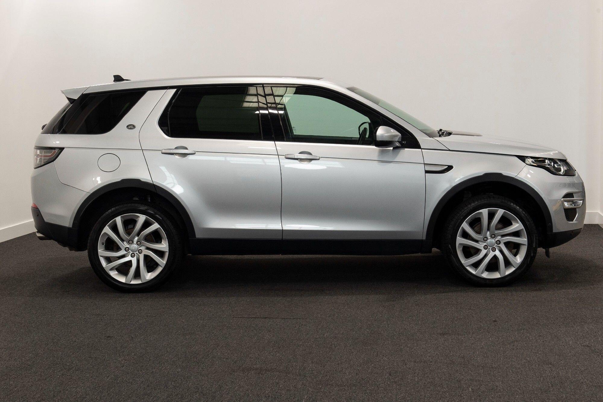 Land Rover Discovery Sport view 2