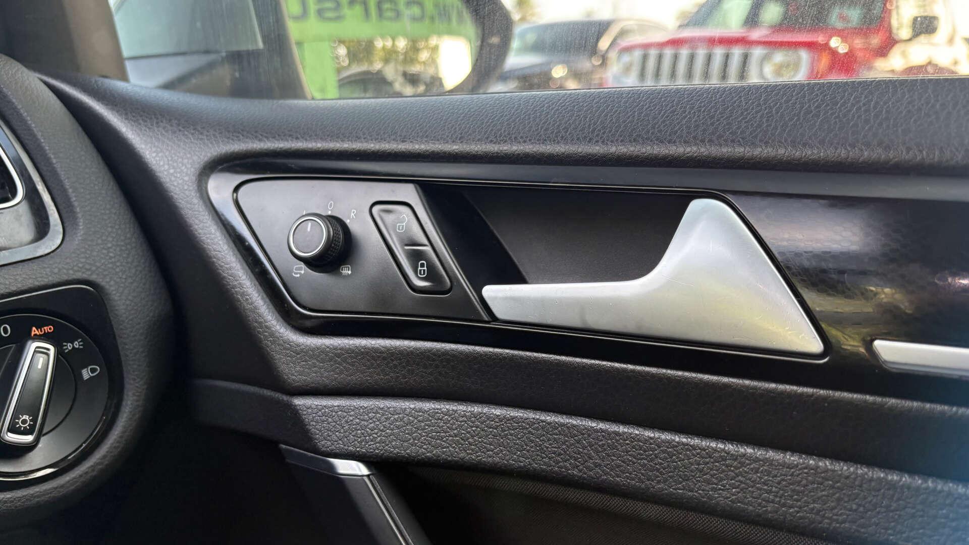 Volkswagen Golf view 26