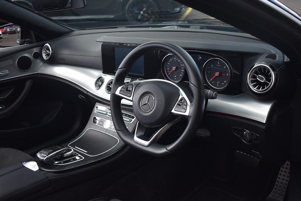 Mercedes-Benz E Class view 30