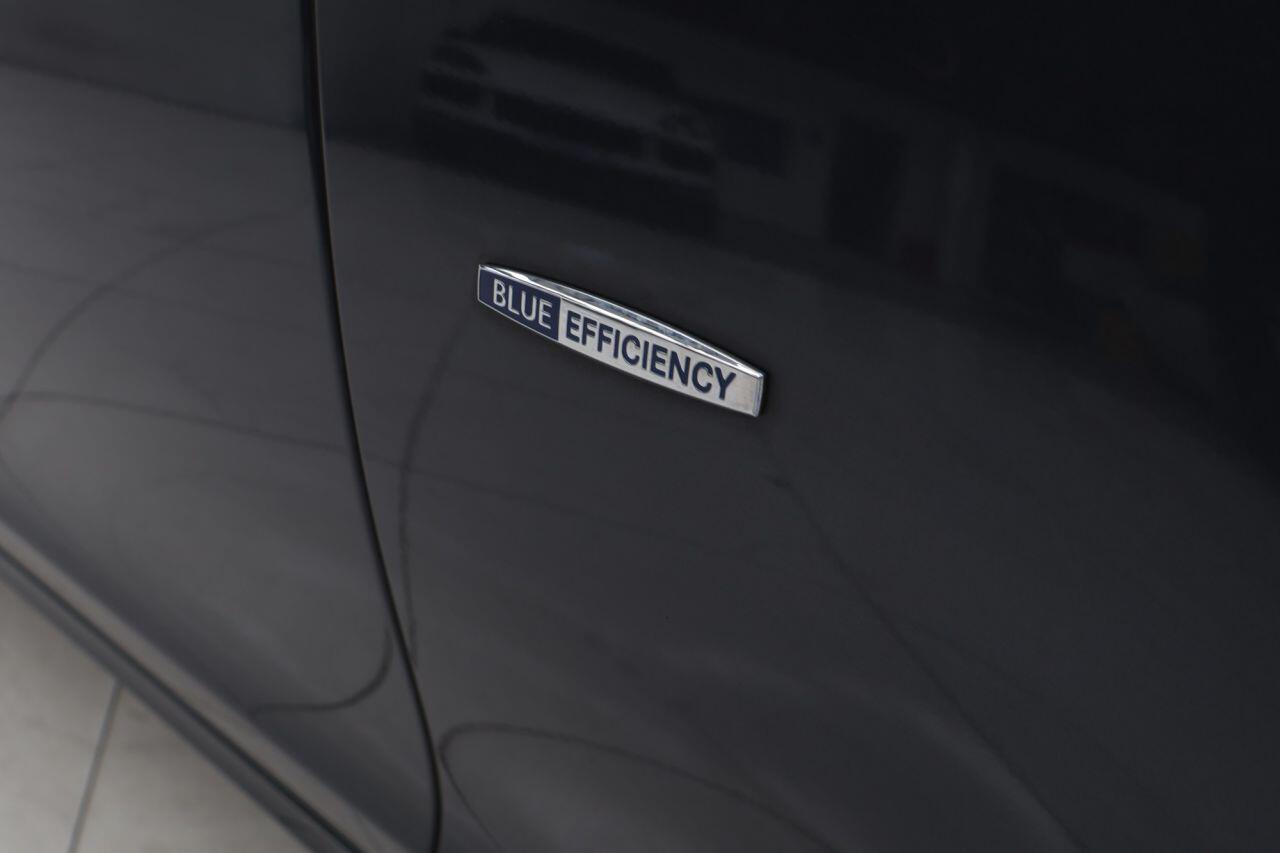Mercedes-Benz CLS view 9