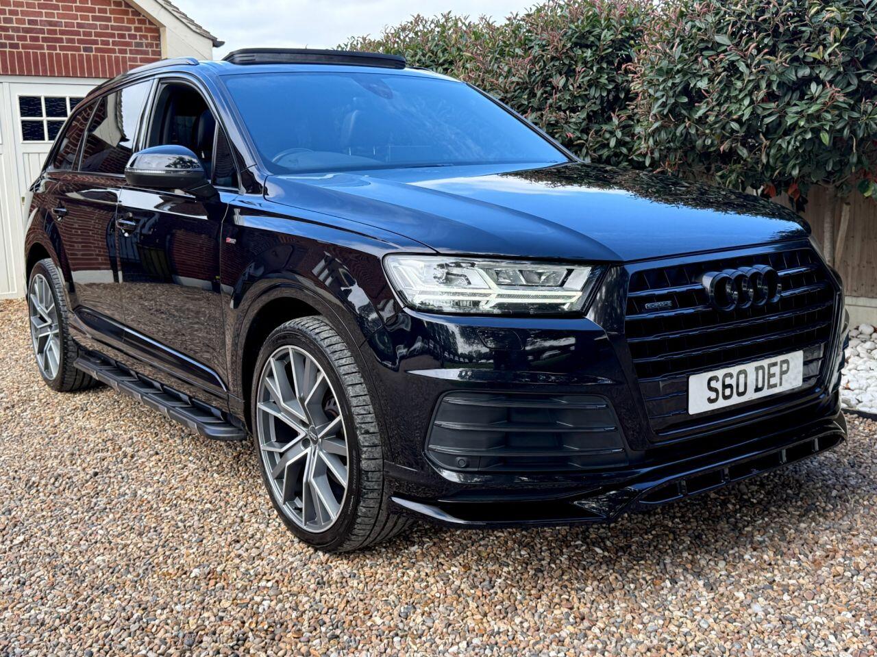 Audi Q7 view 8