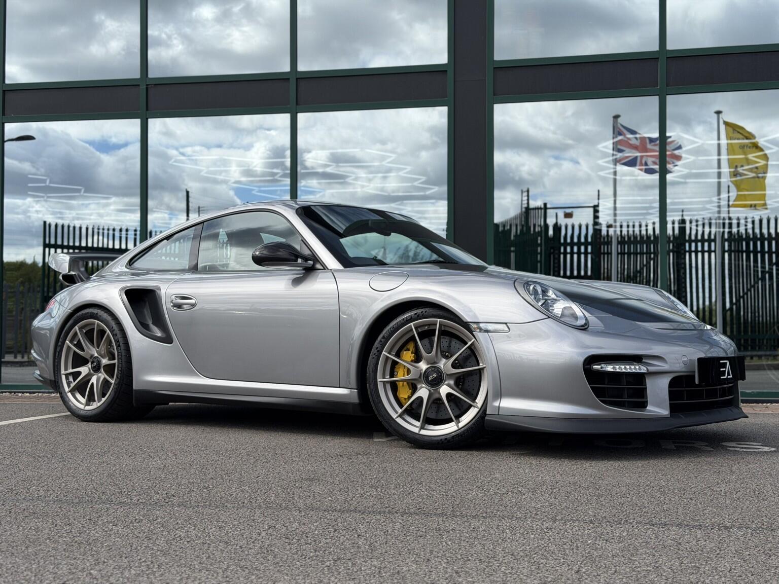 Porsche 911 view 11