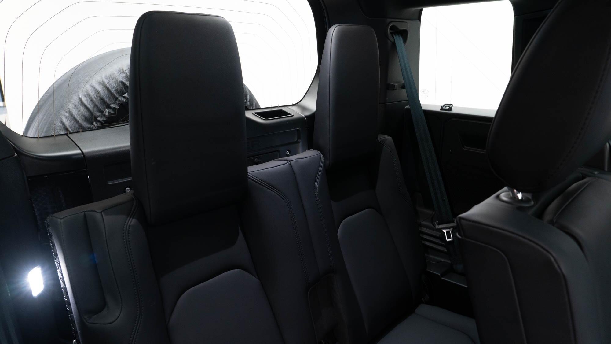 Land Rover Defender 110 view 11