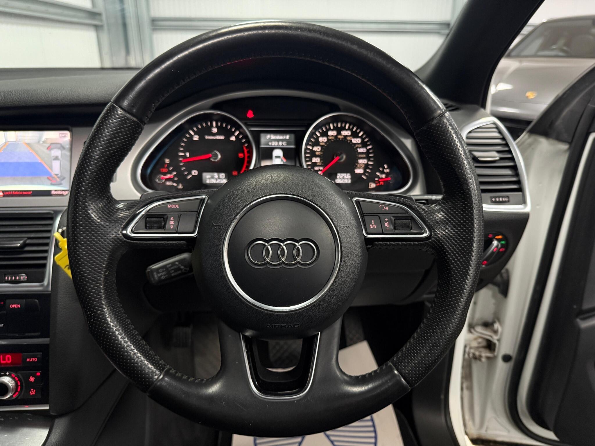 Audi Q7 view 18