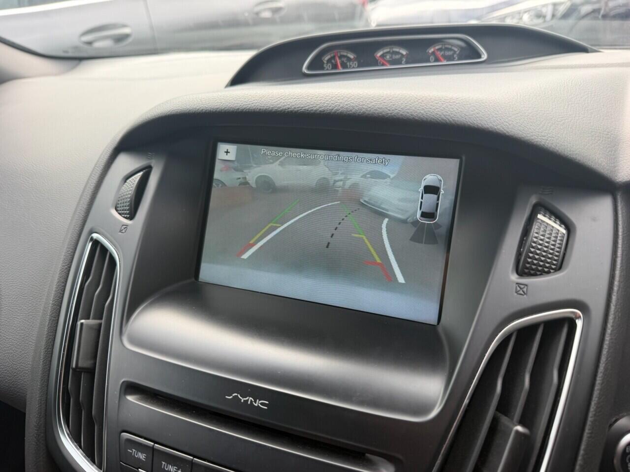 Ford Focus view 12