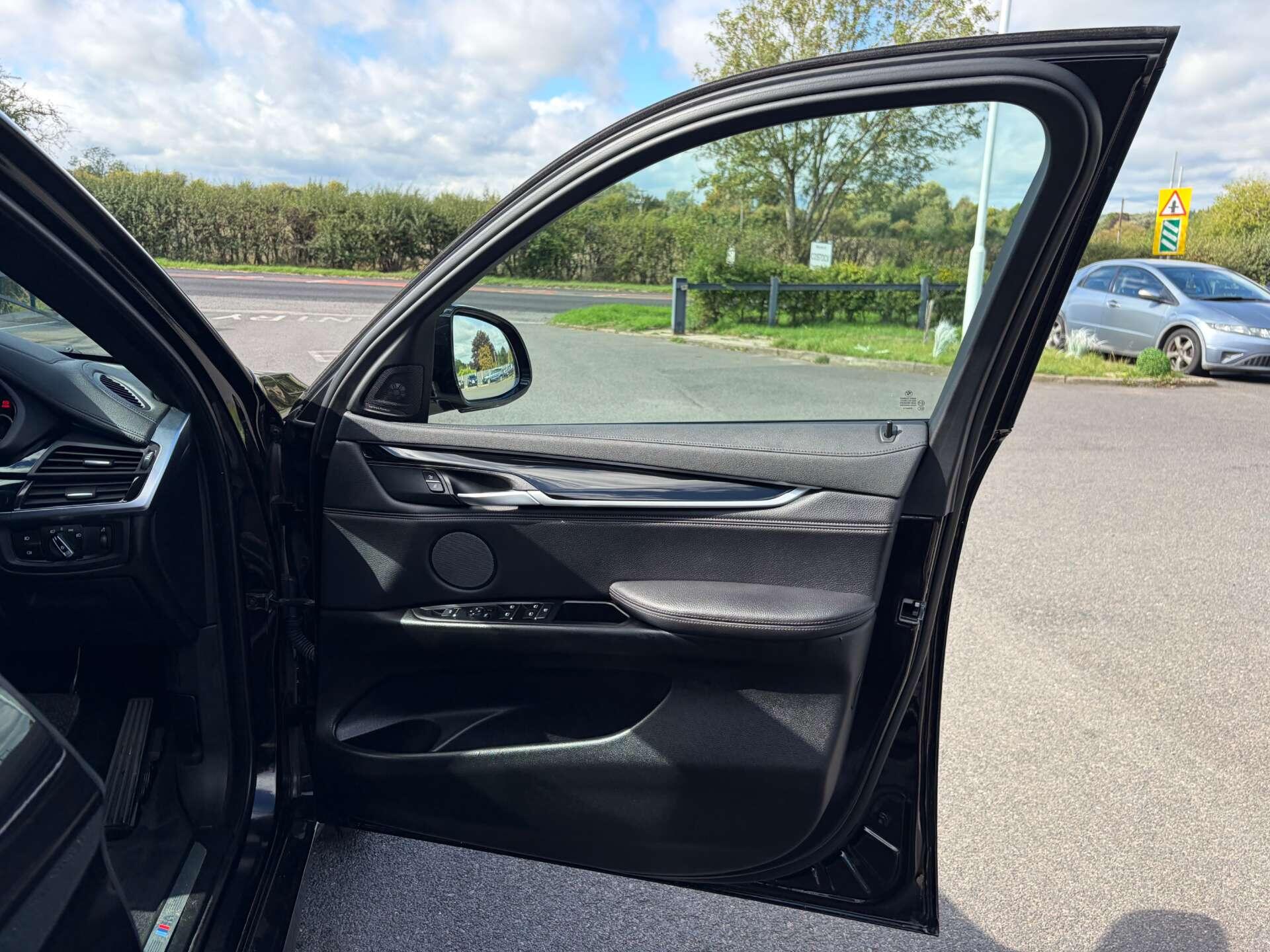 BMW X6 view 35