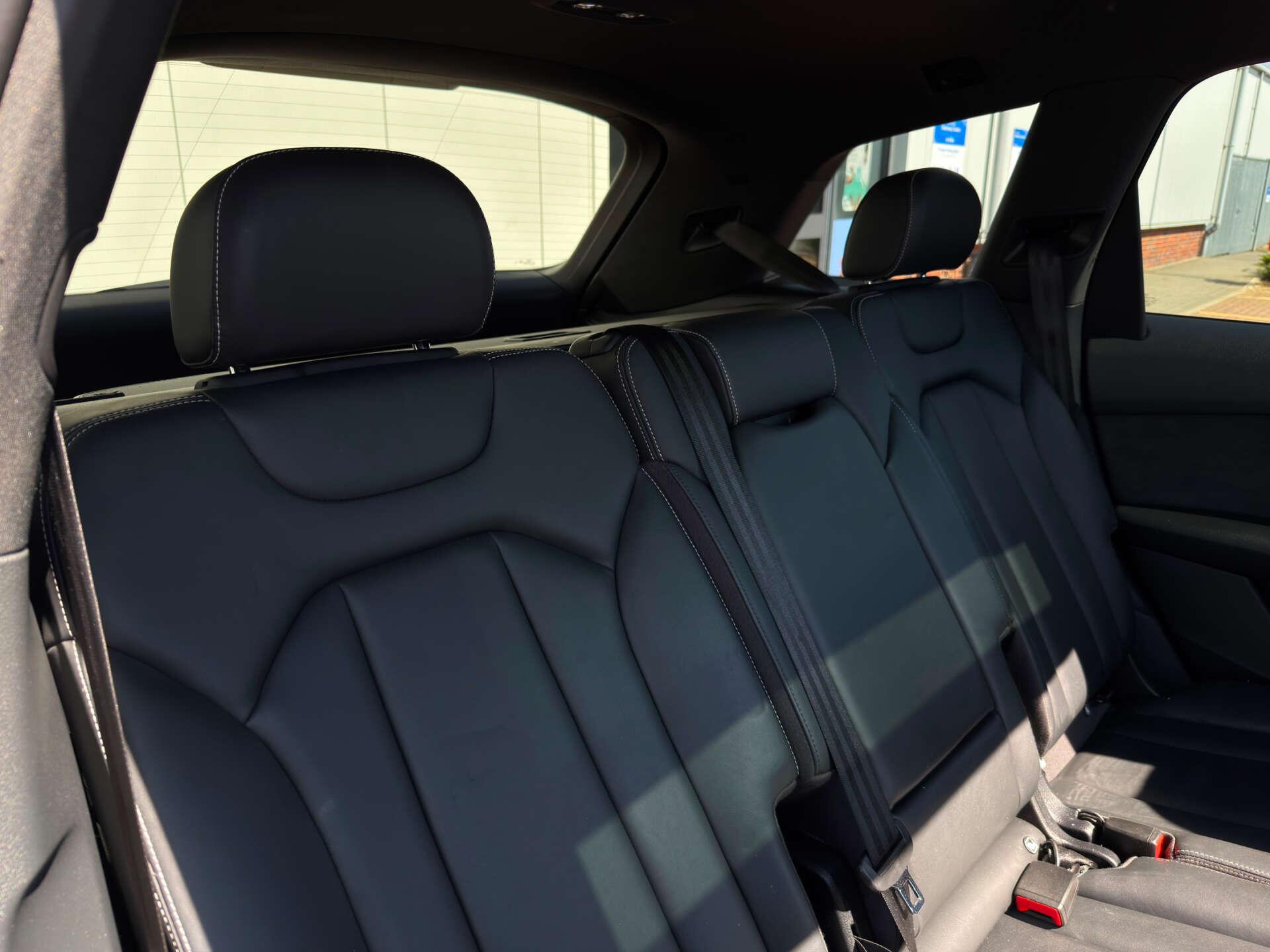 Audi Q7 view 16
