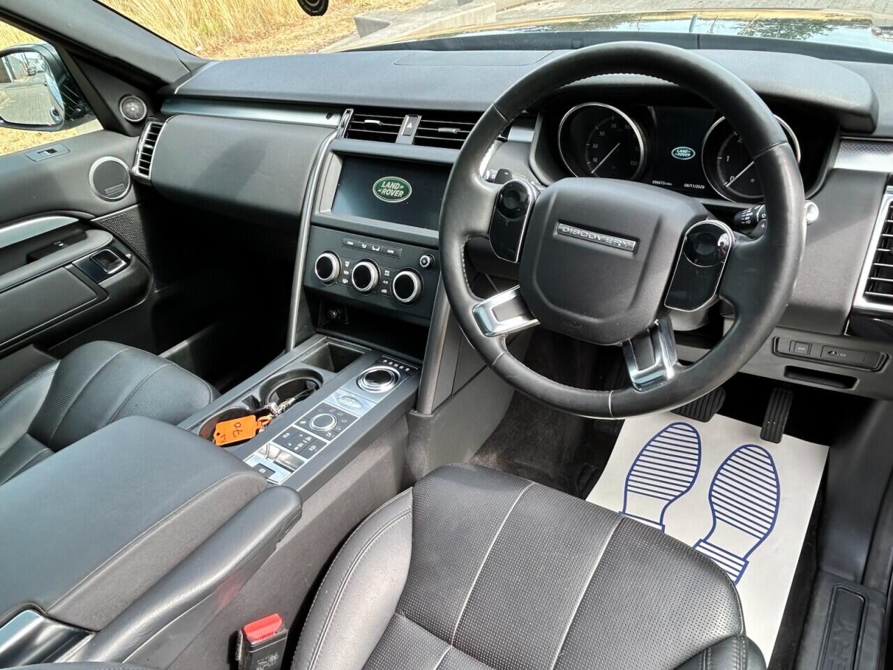 Land Rover Discovery view 3