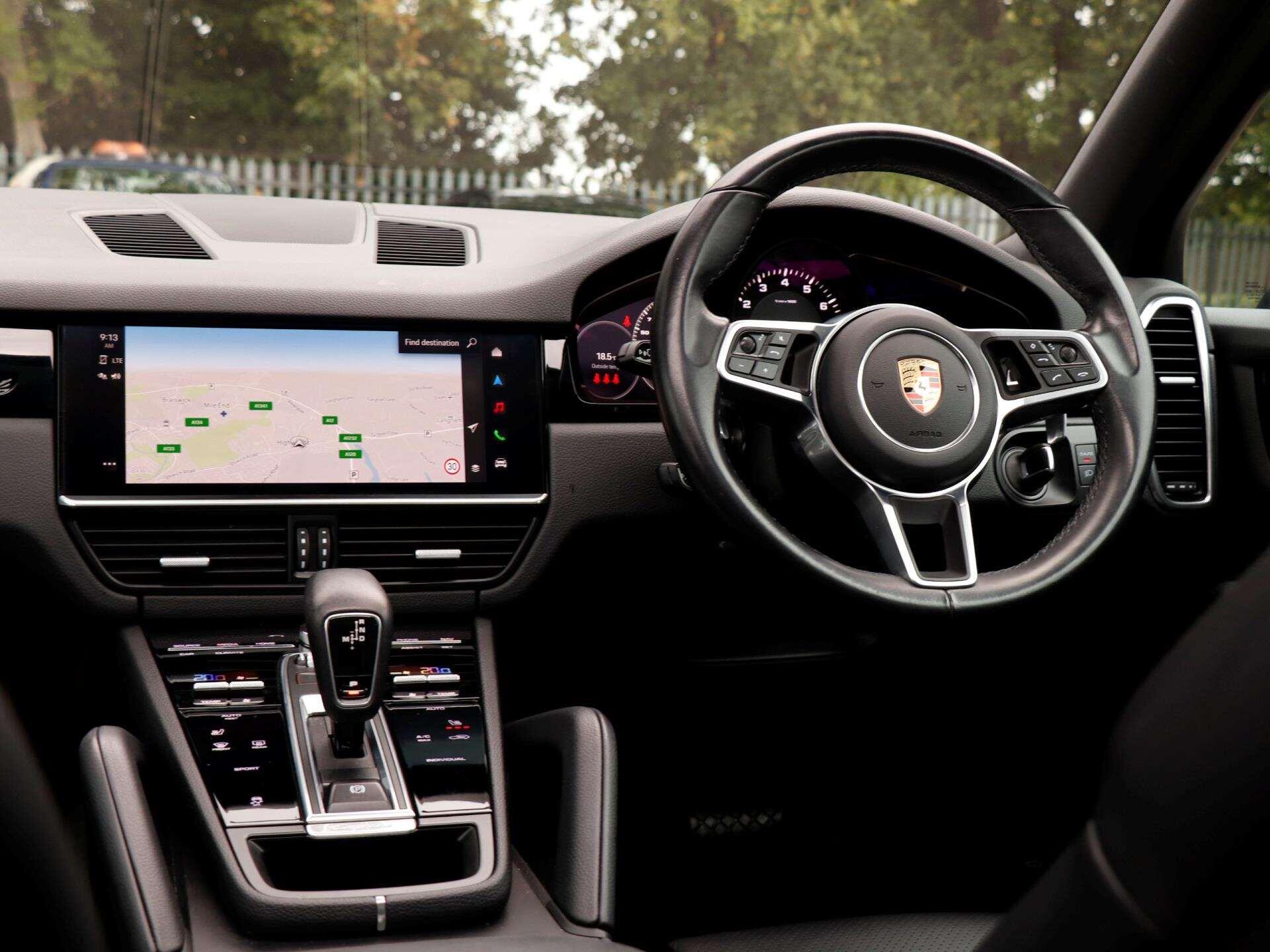 Porsche Cayenne view 12