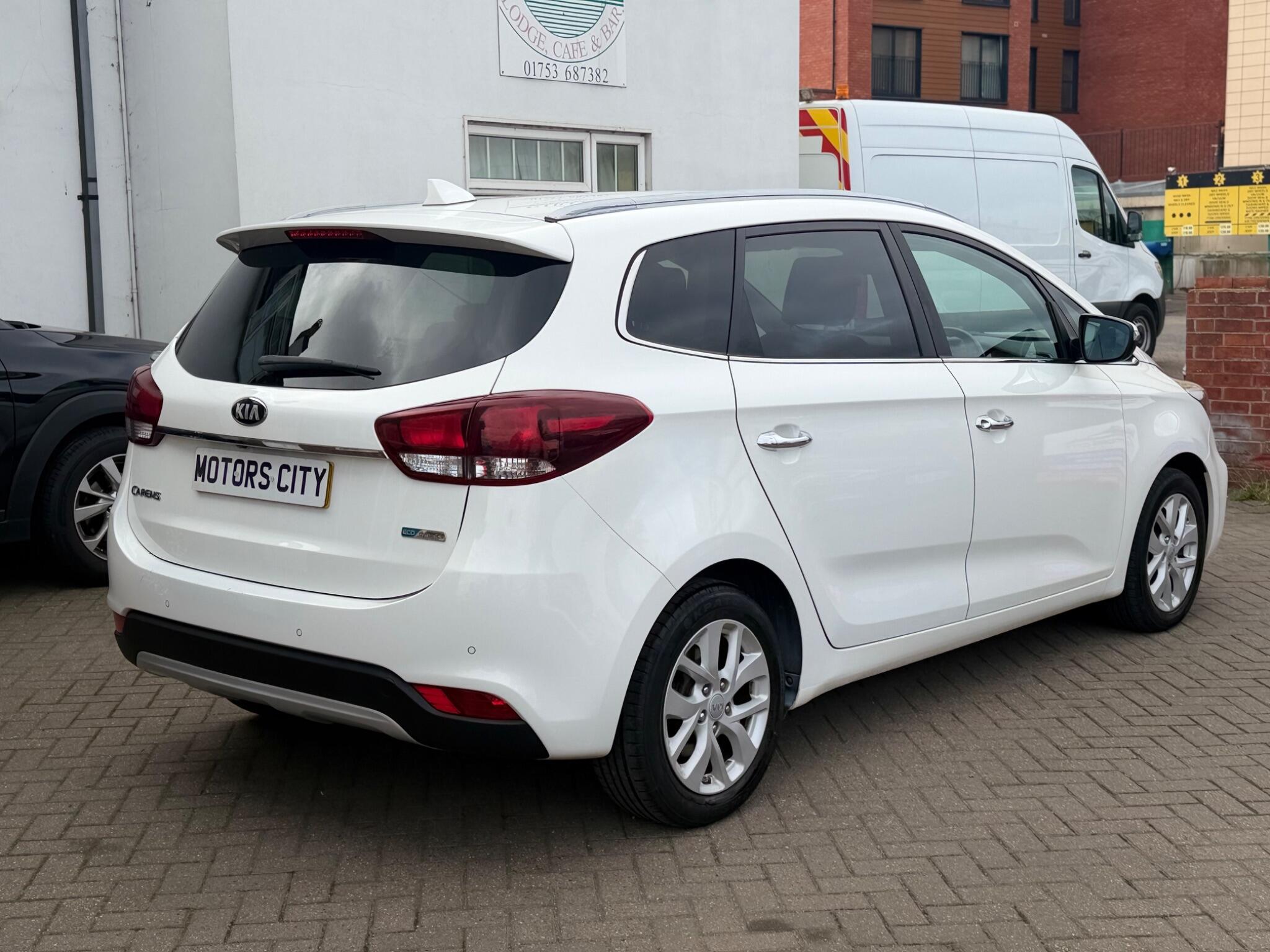 Kia Carens view 12