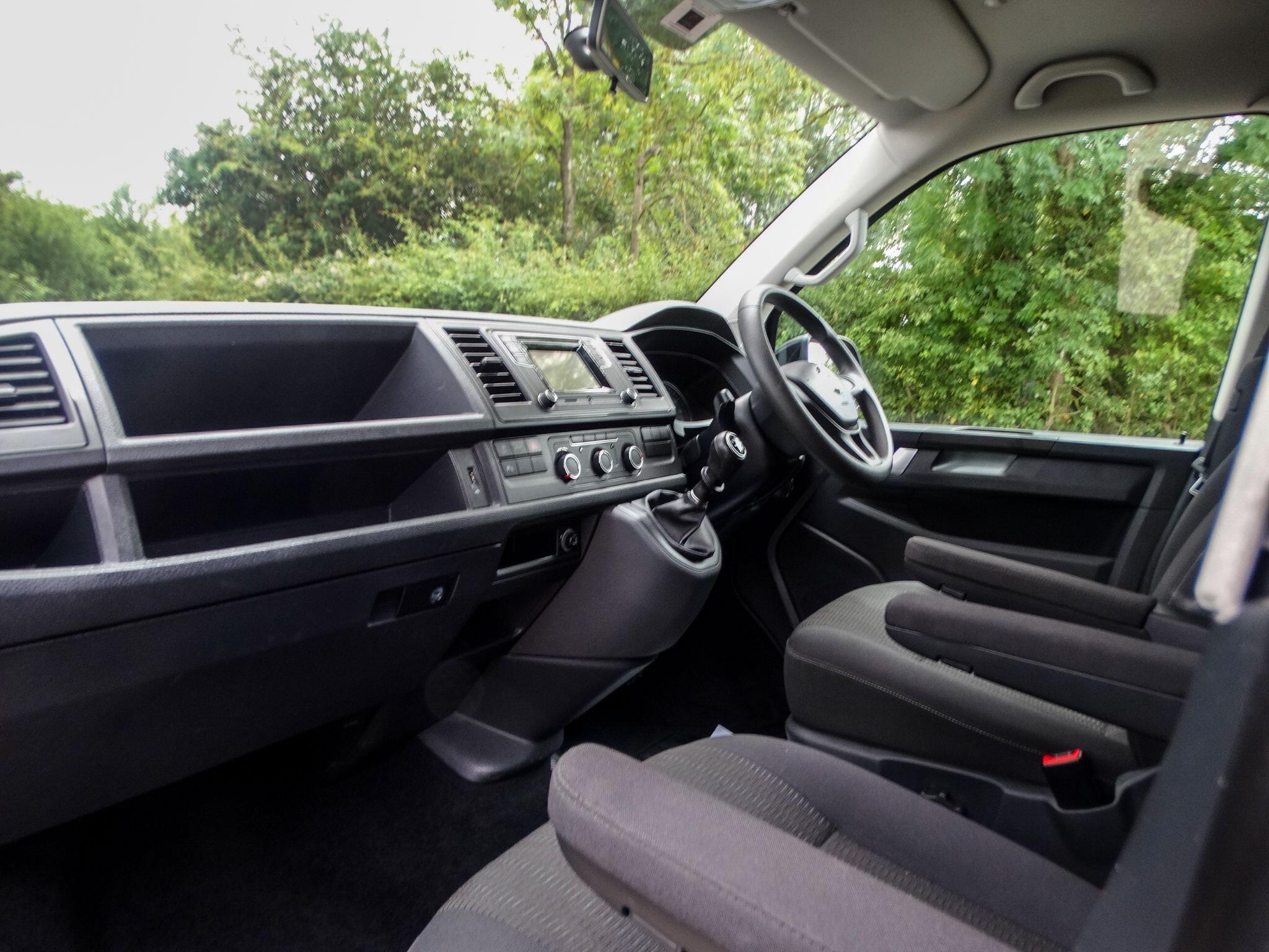 Volkswagen Transporter Shuttle view 17