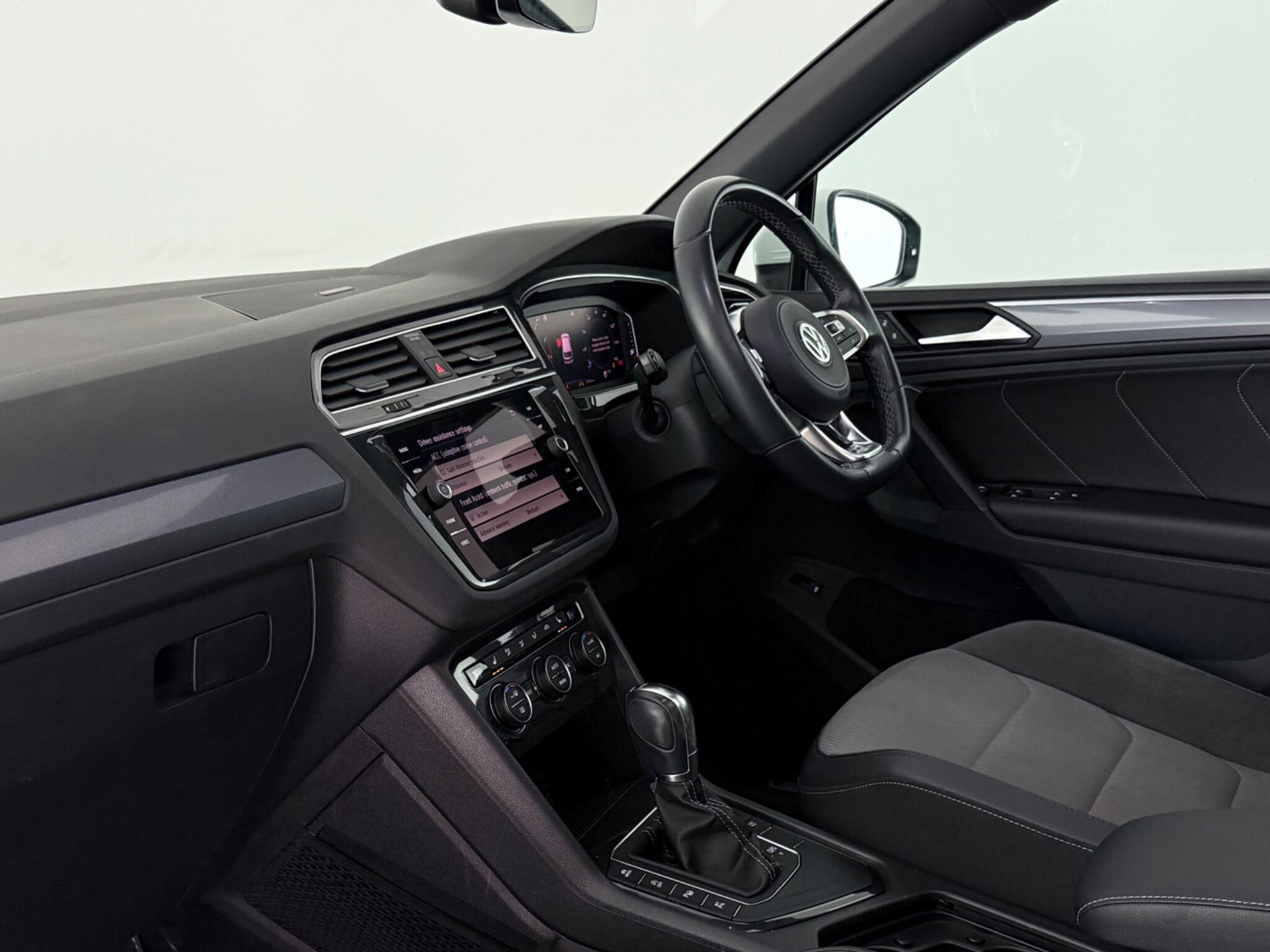 Volkswagen Tiguan view 13