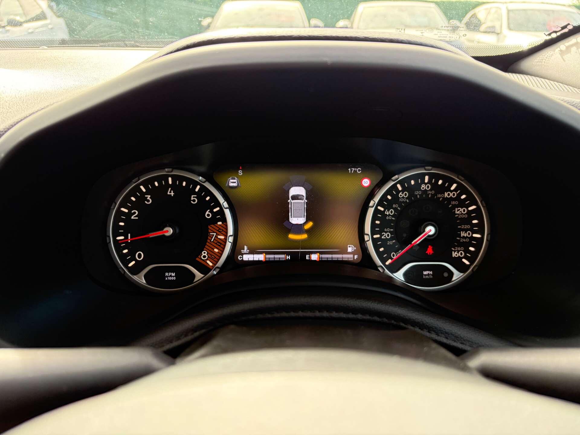 Jeep Renegade view 39
