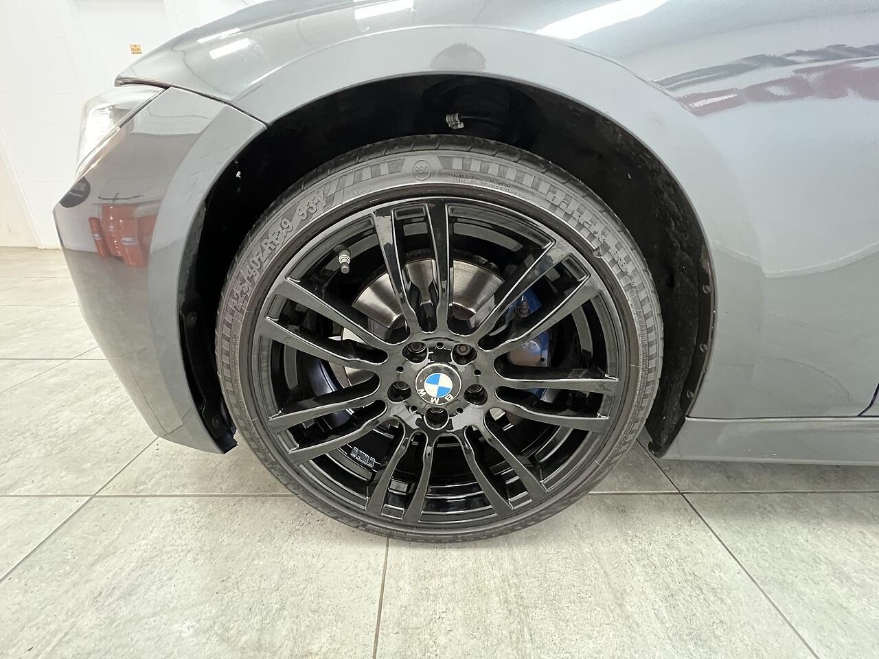 BMW 3 Series view 19