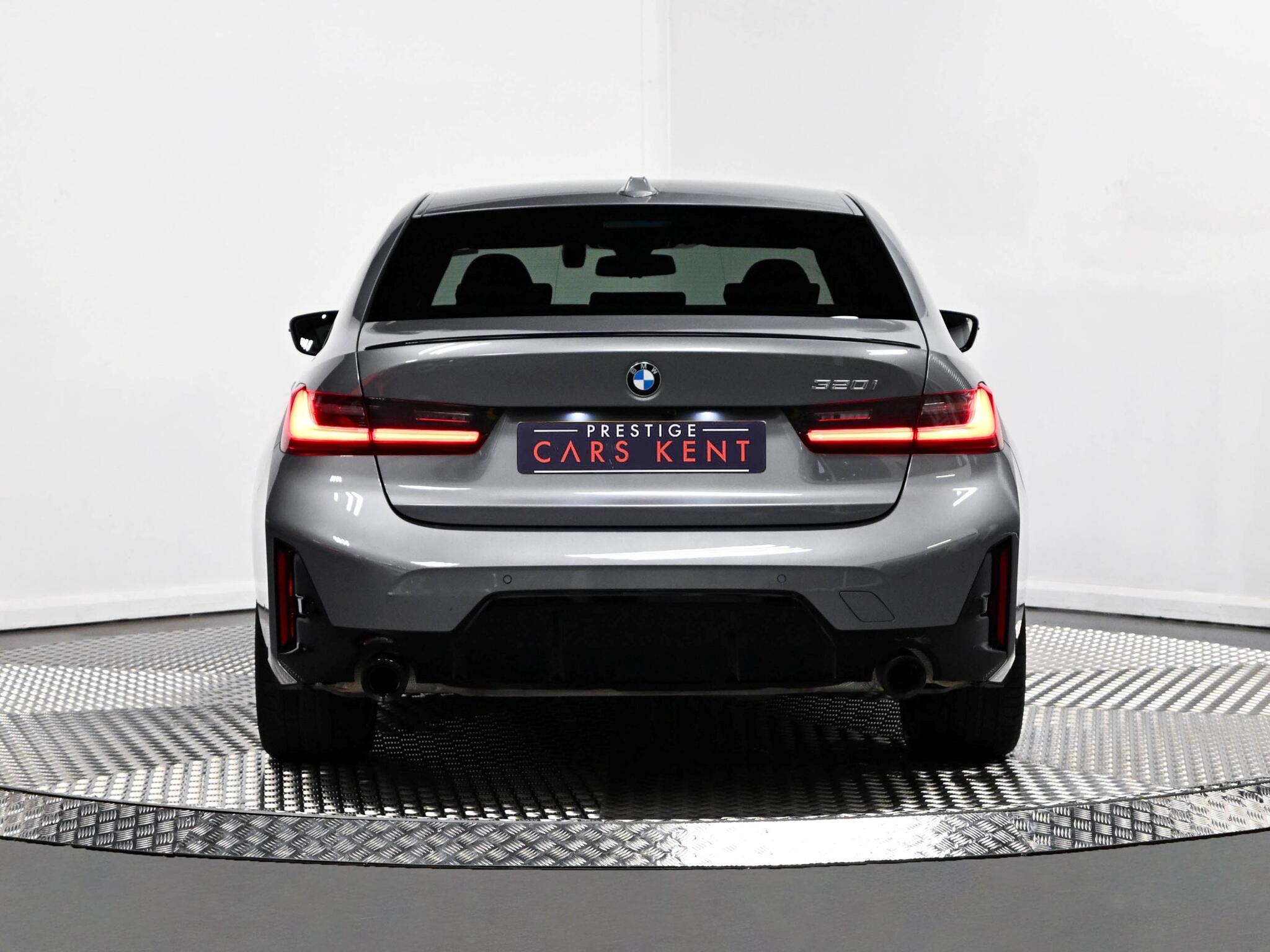 BMW 3 Series view 21