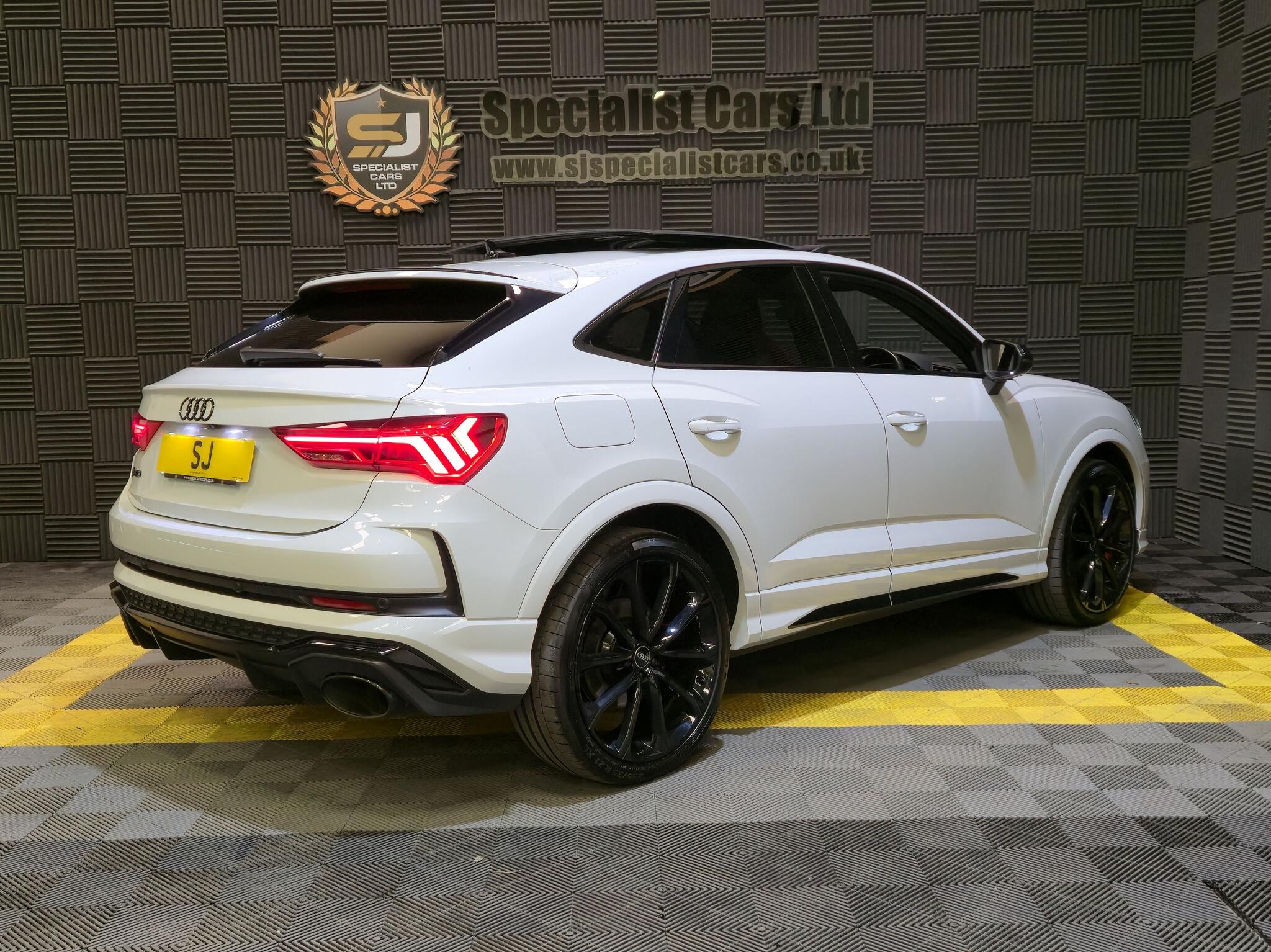 Audi RS Q3 view 29
