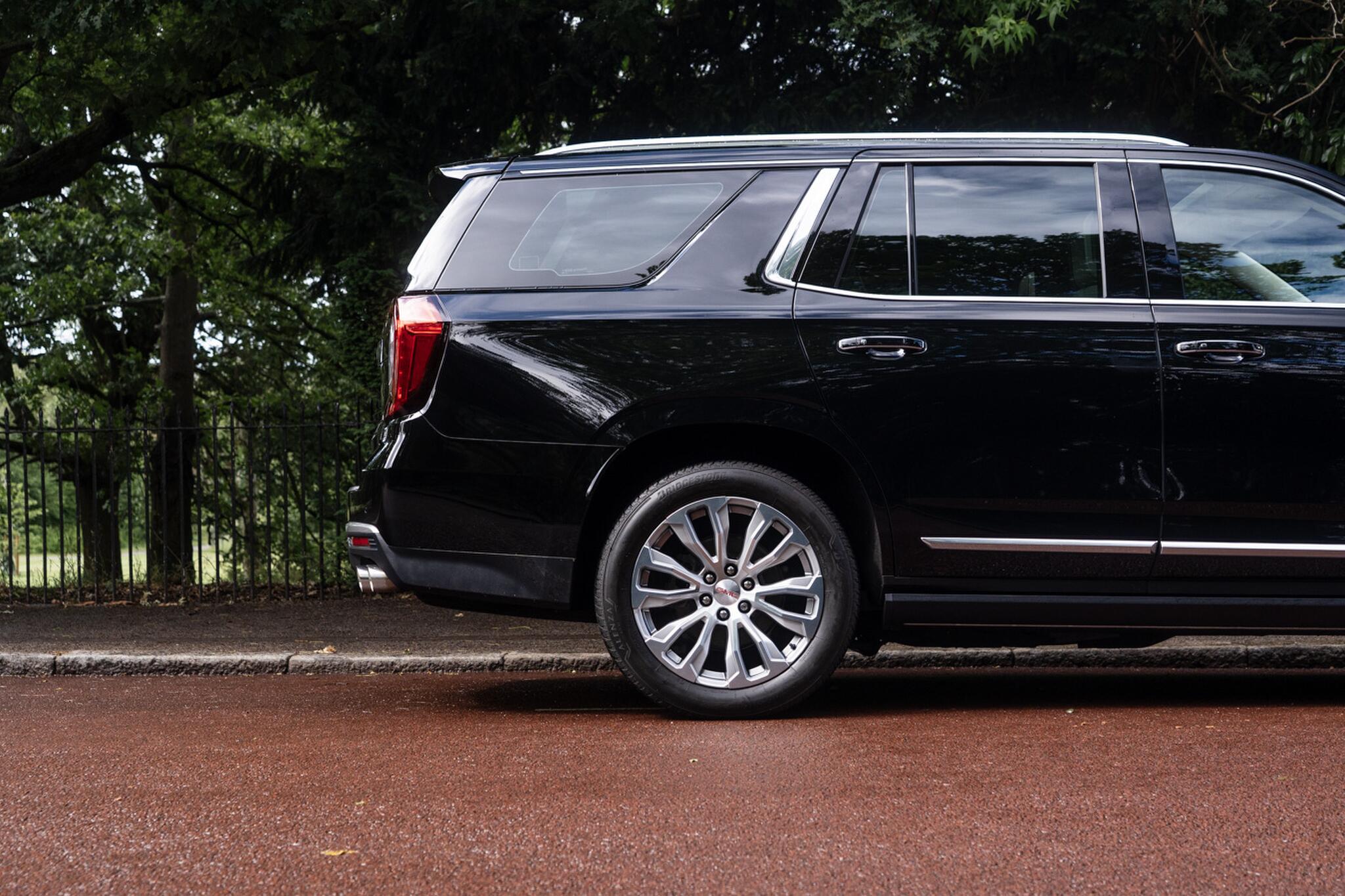 GMC Yukon view 6
