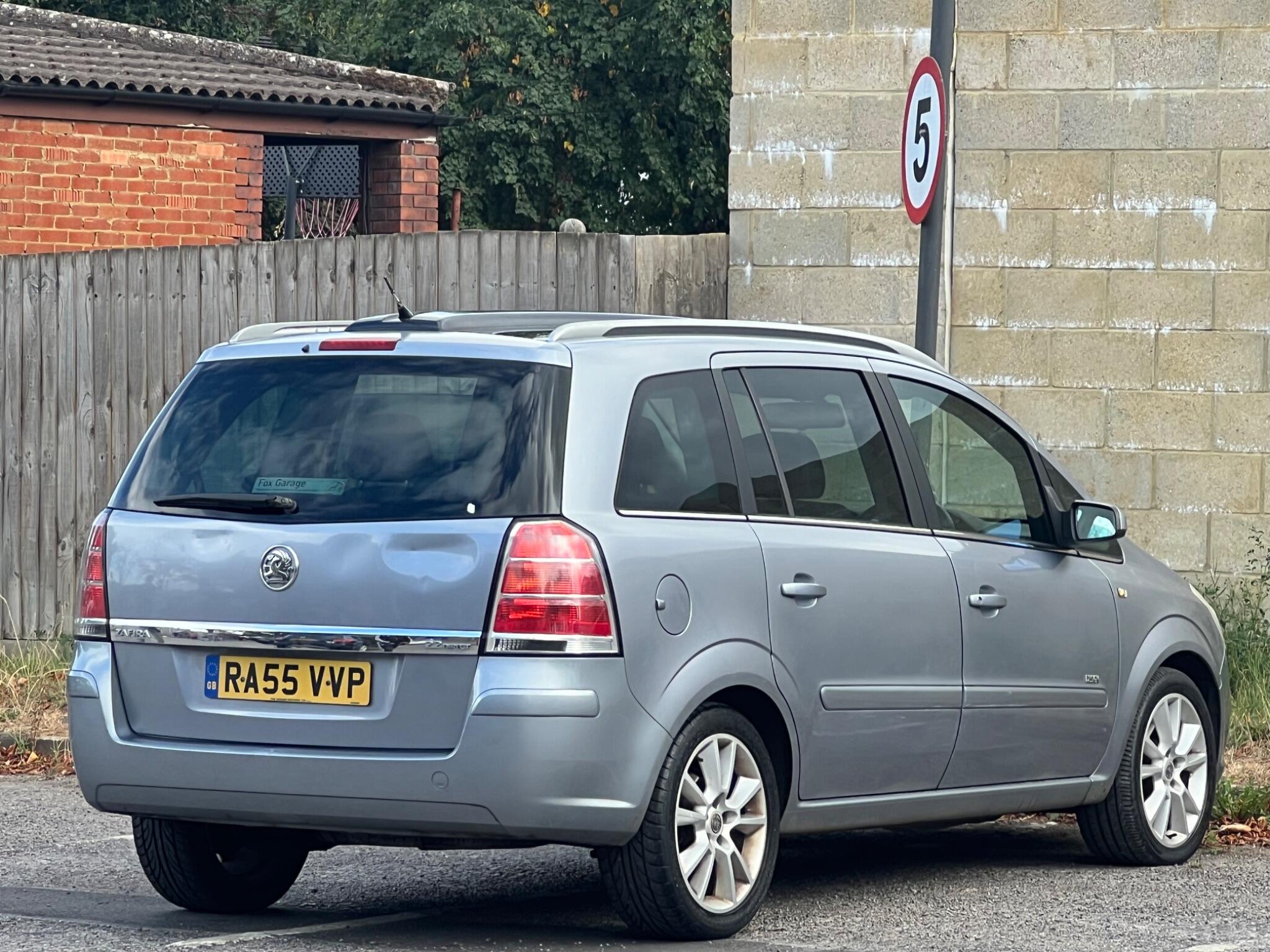 Vauxhall Zafira view 8
