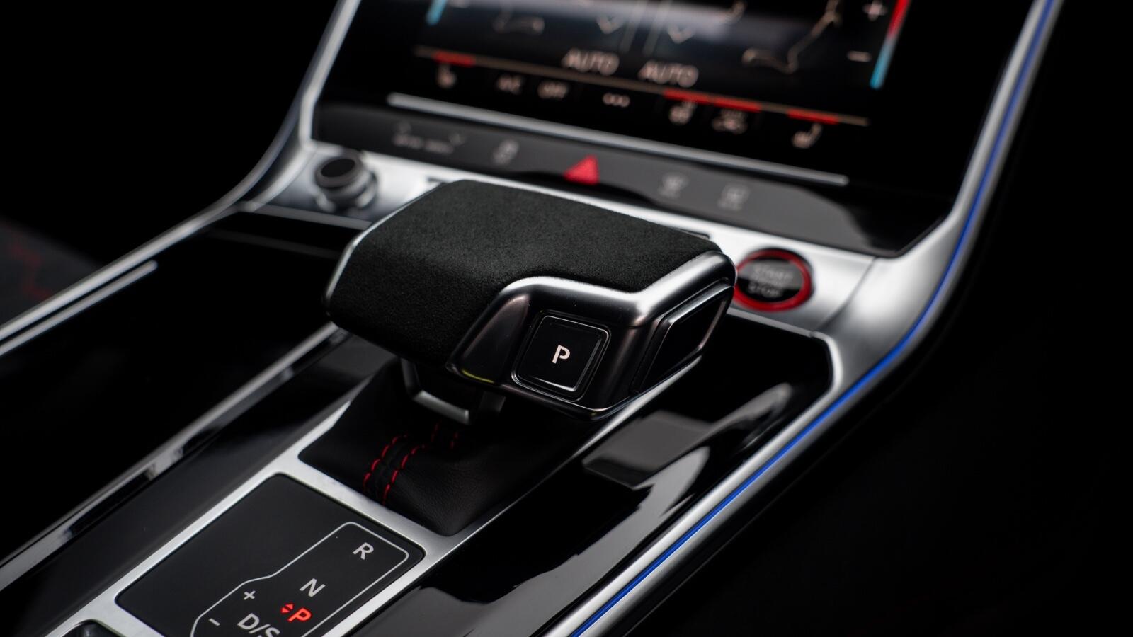 Audi RS6 Avant view 38