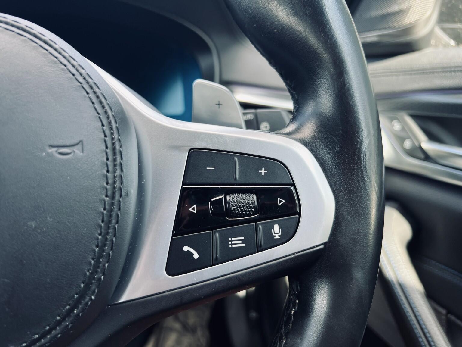 BMW 5 Series view 26