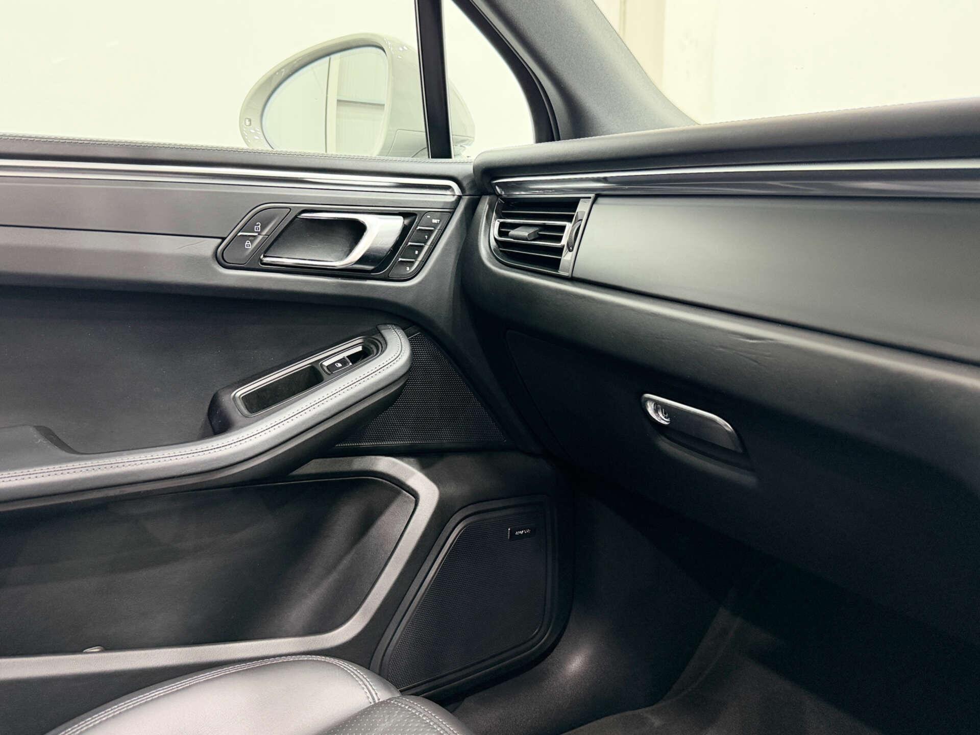 Porsche Macan view 37
