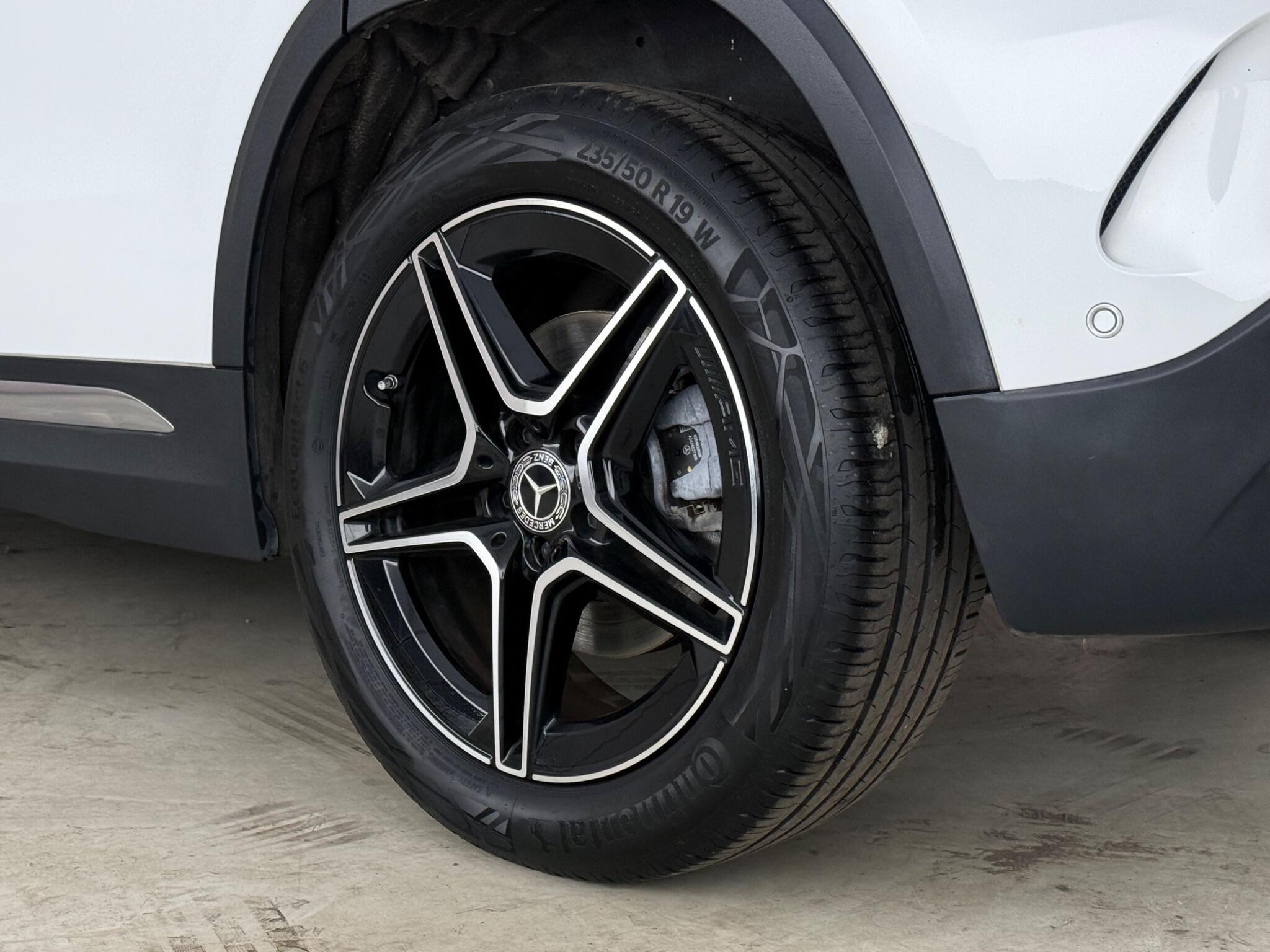 Mercedes-Benz Gla view 9