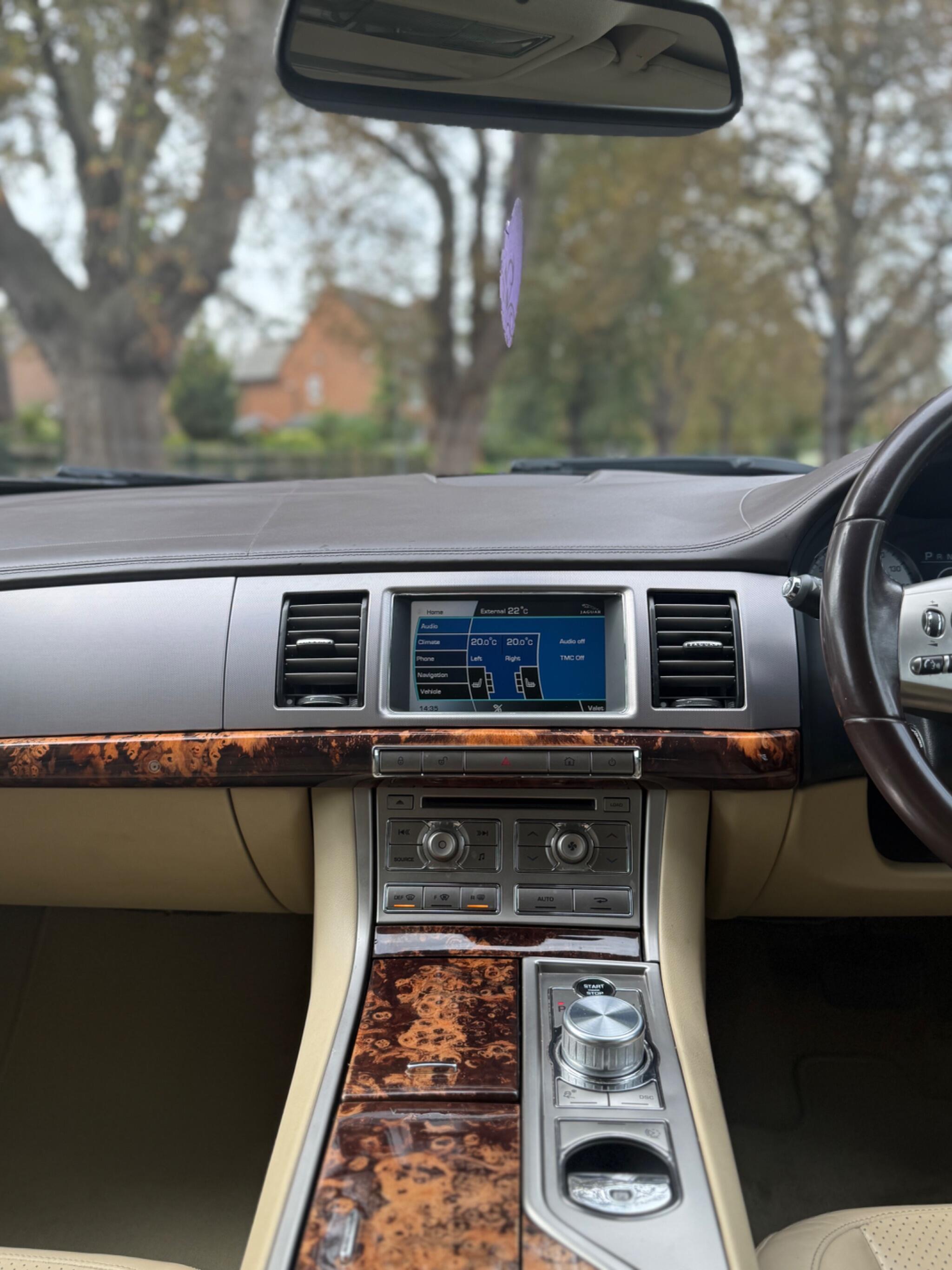 2008 Jaguar XF image 24
