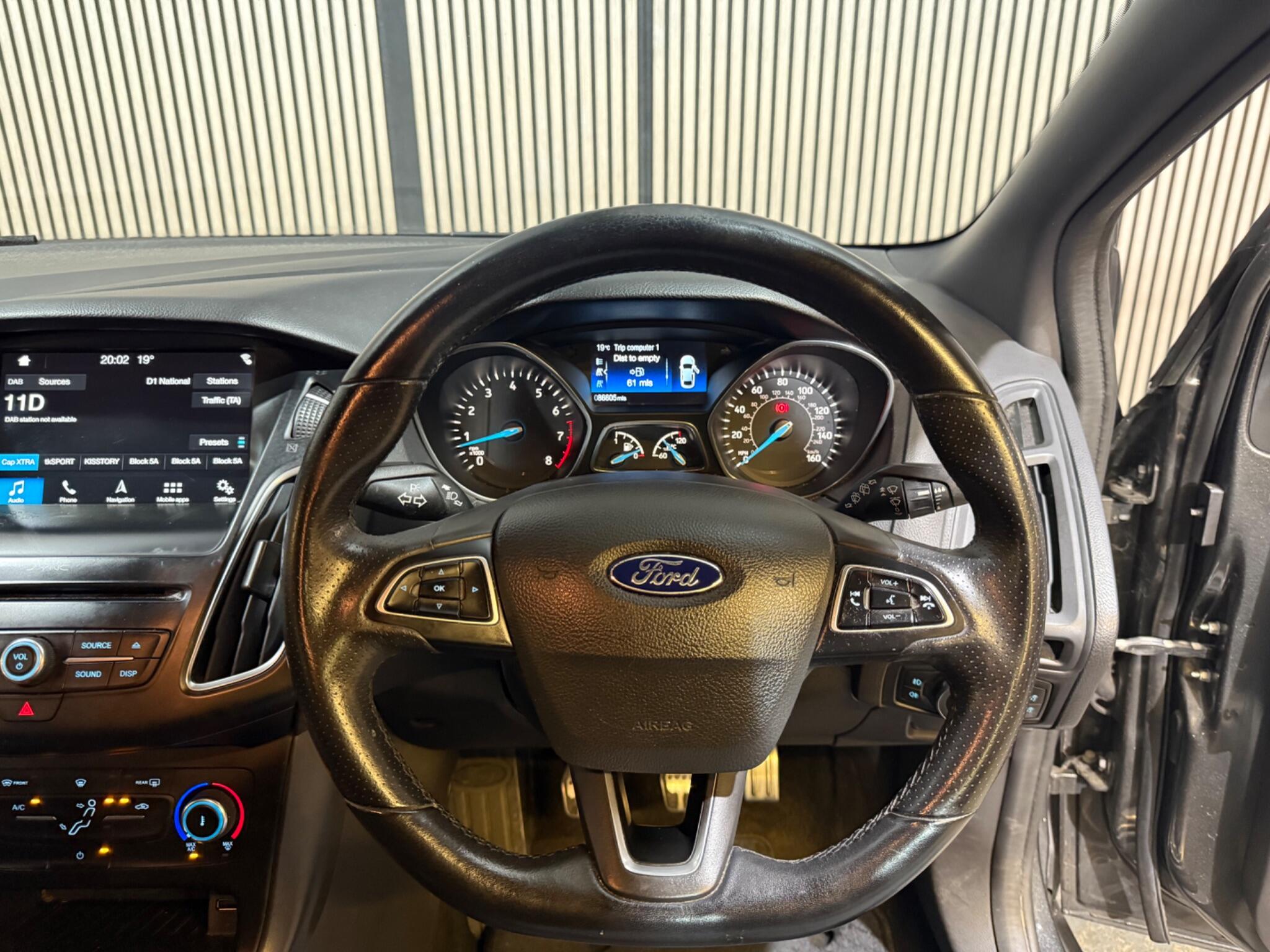 2018 Ford Focus 1.0T EcoBoost ST-Line Euro 6 (s/s) 5dr • 87,000 miles image 27
