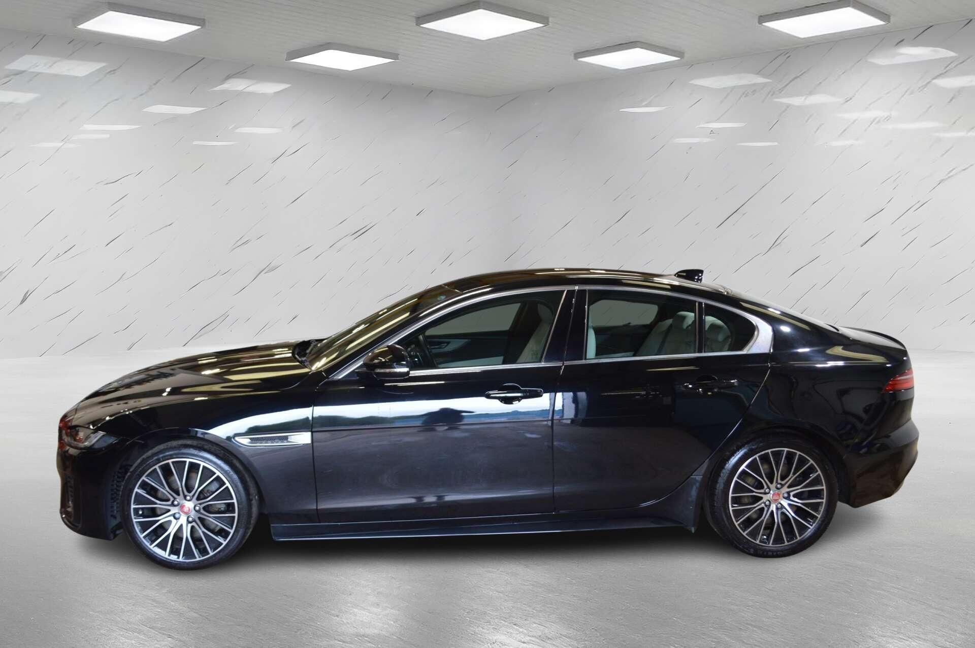 Jaguar Xe view 8