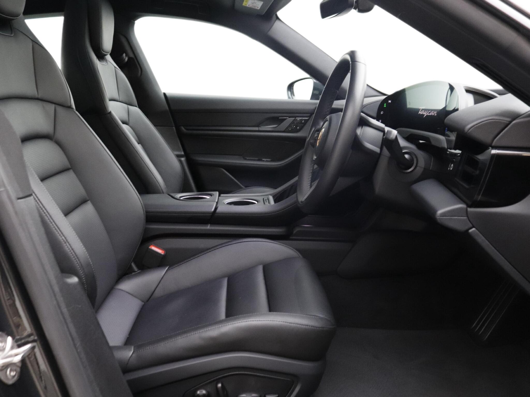 Porsche Taycan view 10