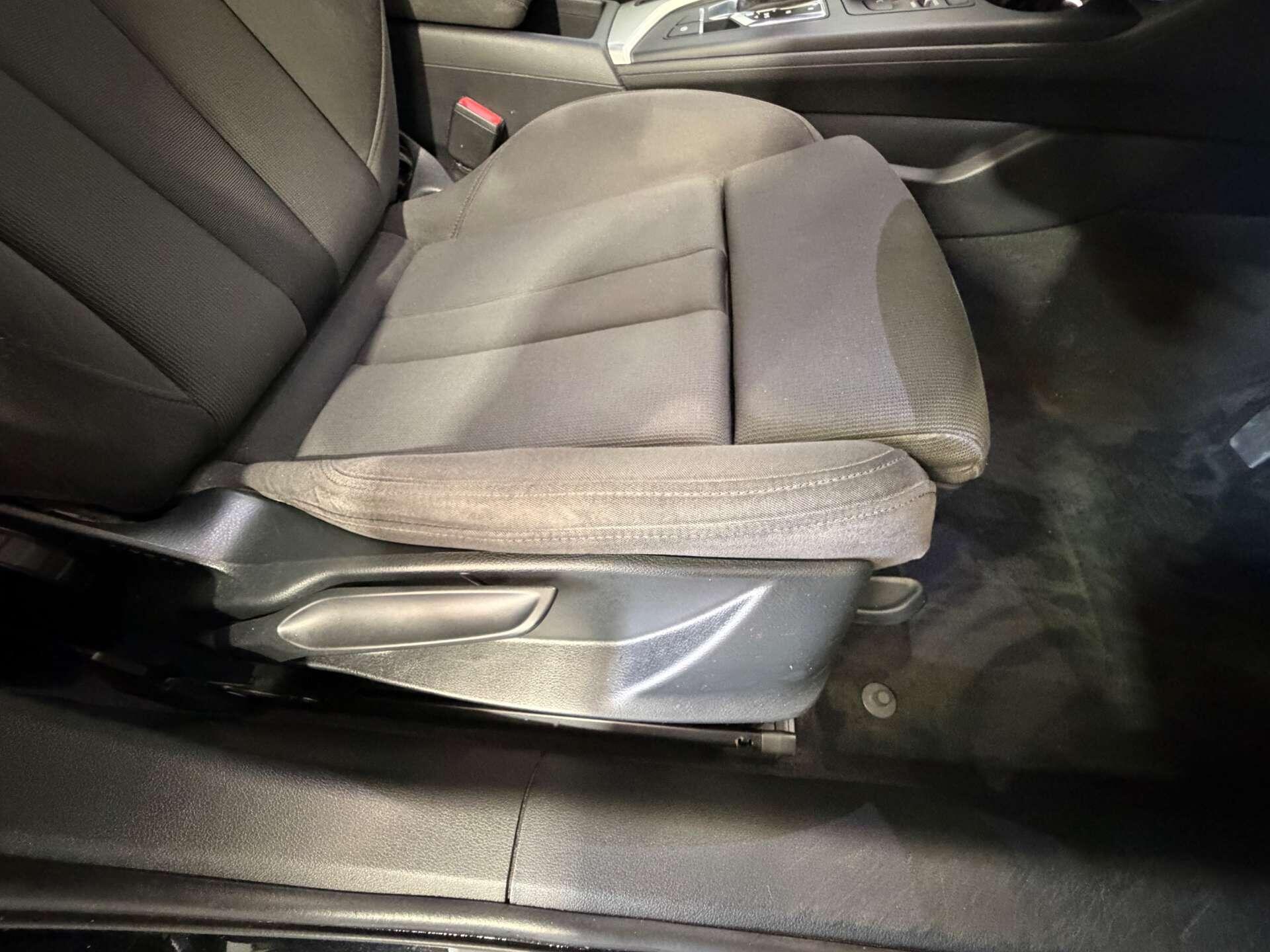 Audi A4 view 17