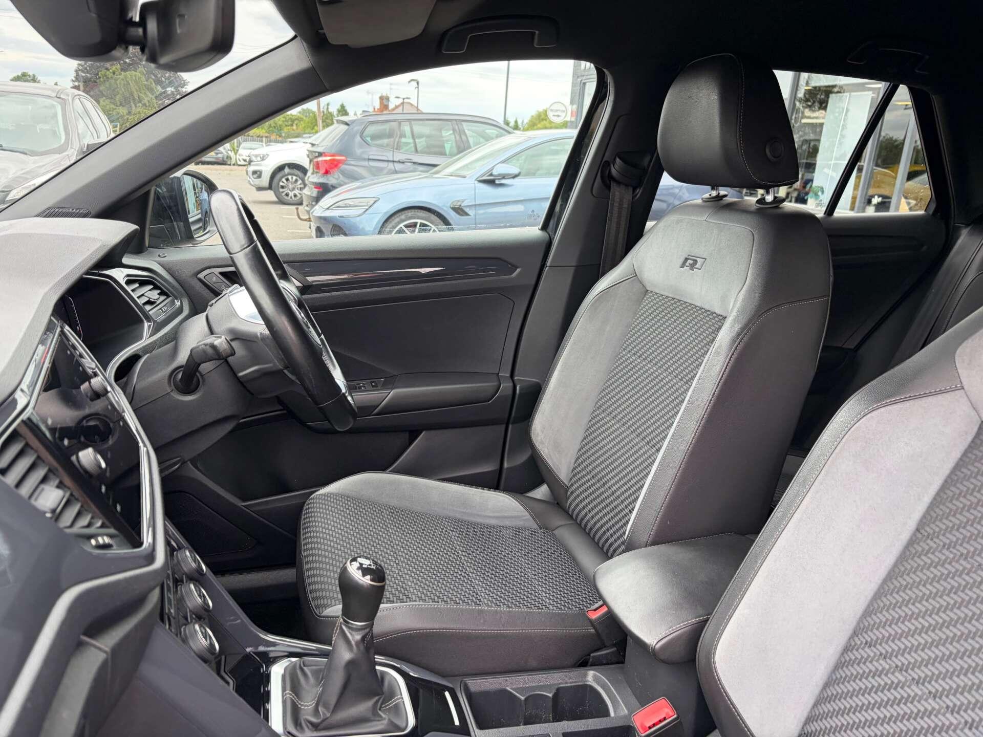 Volkswagen T-Roc view 18
