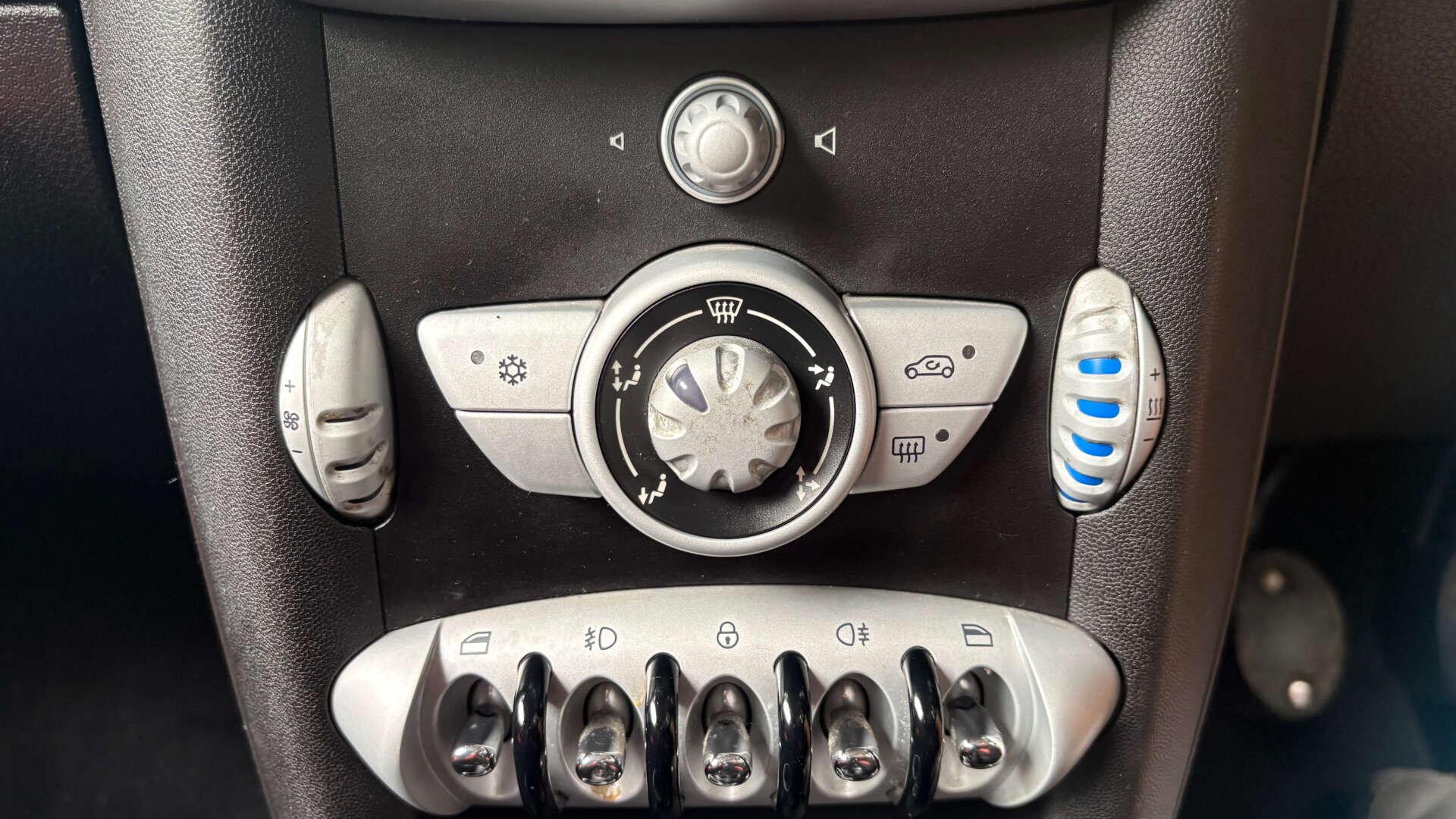 Mini Hatch view 22