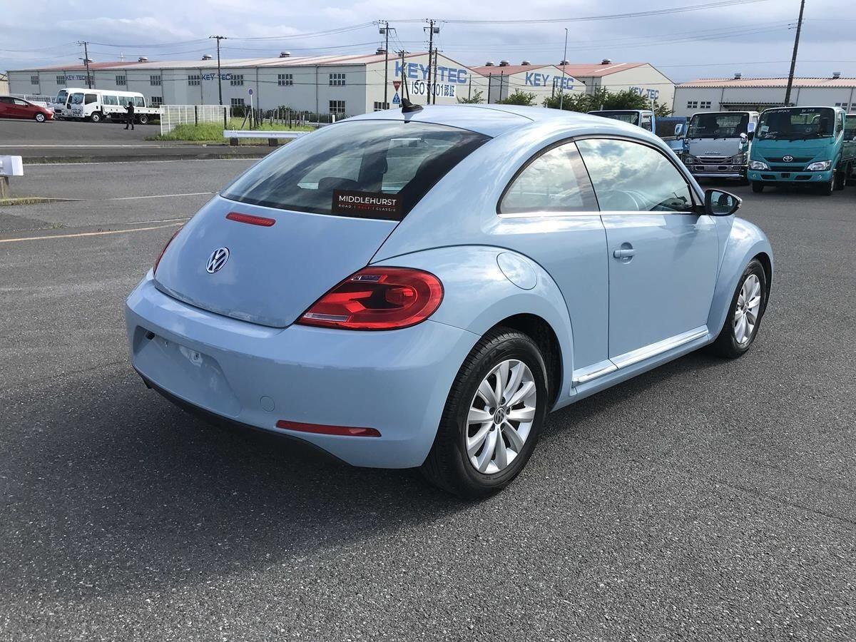 Volkswagen Beetle view 4