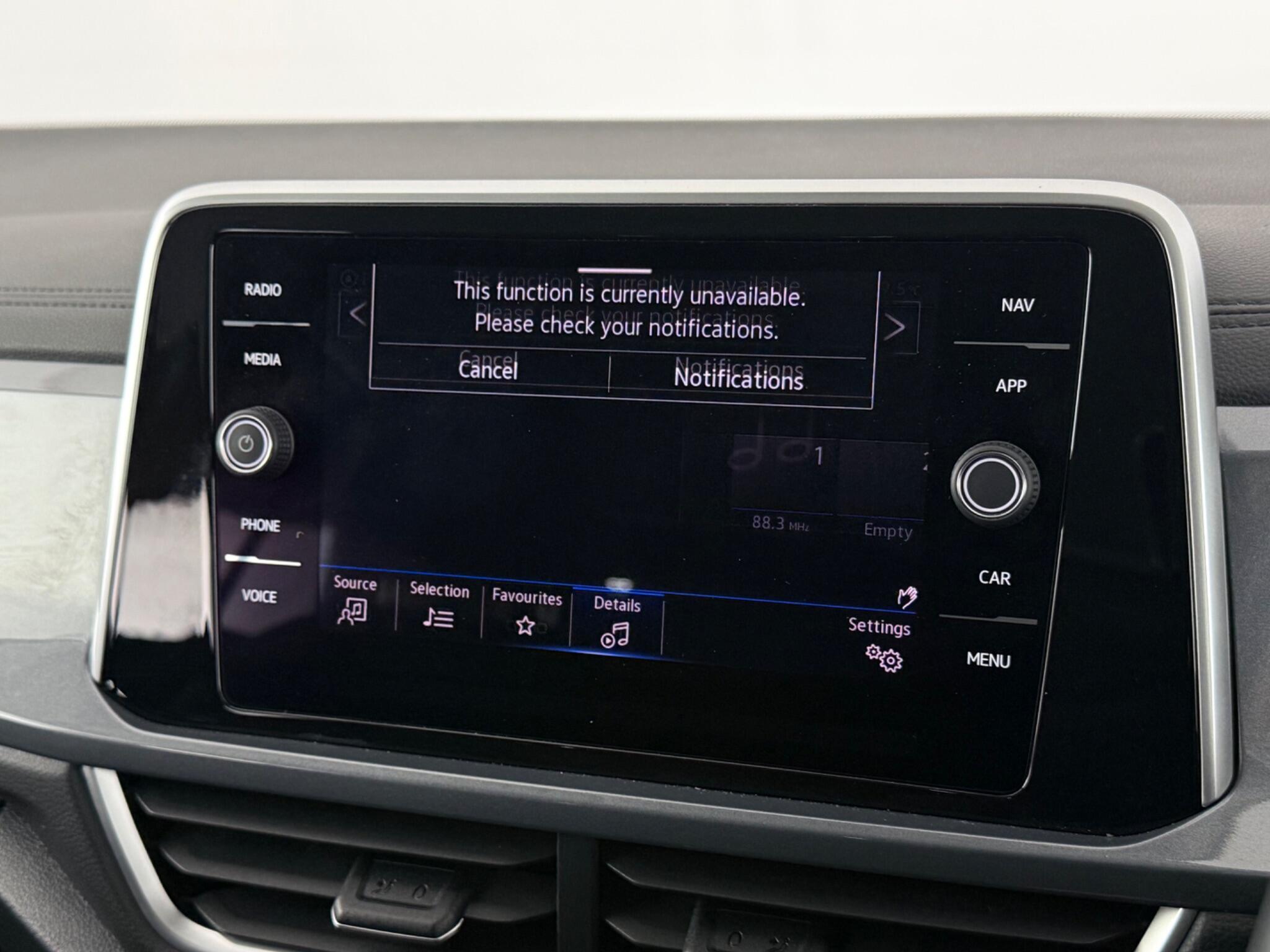 Volkswagen T-Roc view 21