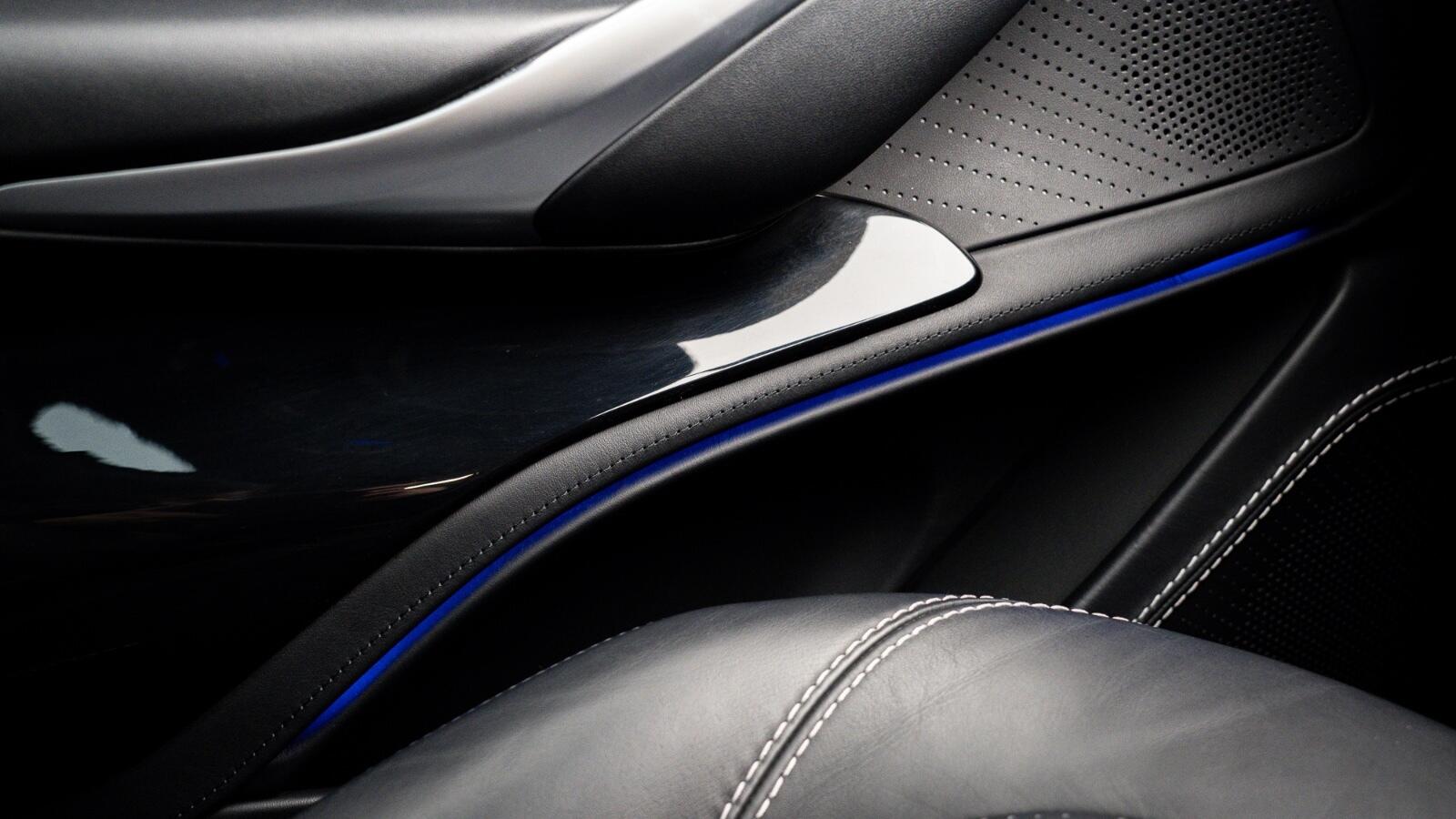 Aston Martin DBX view 38