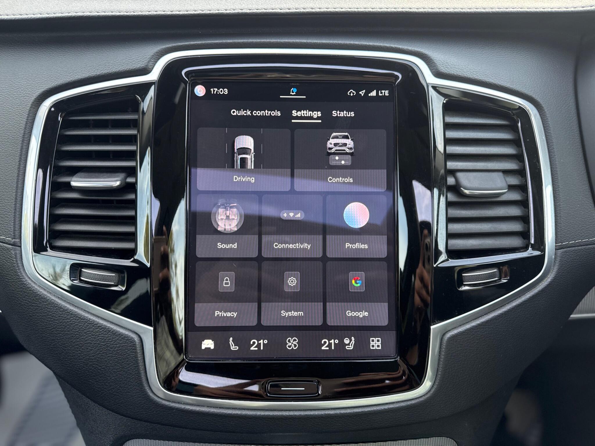 Volvo XC90 view 33