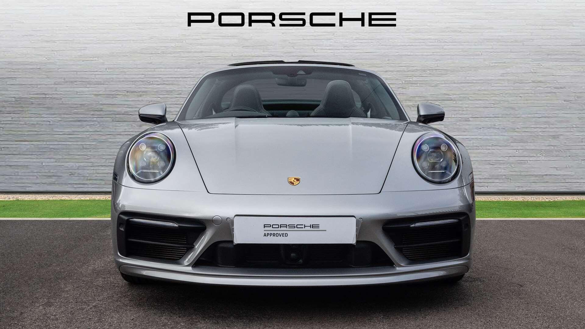 Porsche 911 view 10