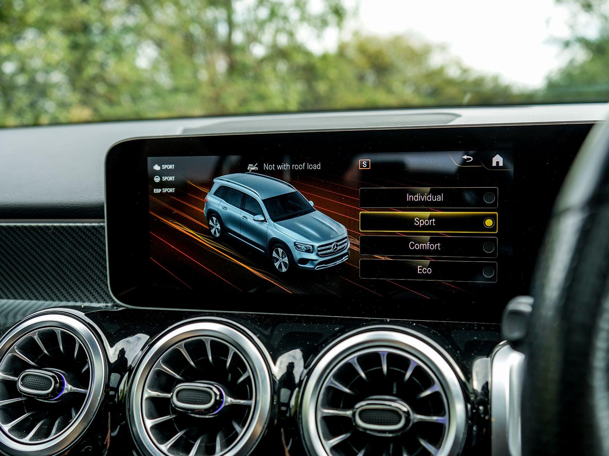 Mercedes-Benz GLB view 29