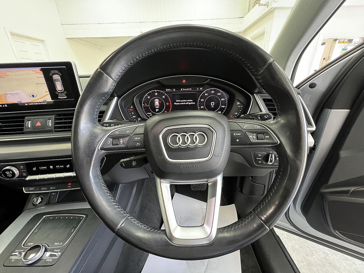 Audi Q5 view 9