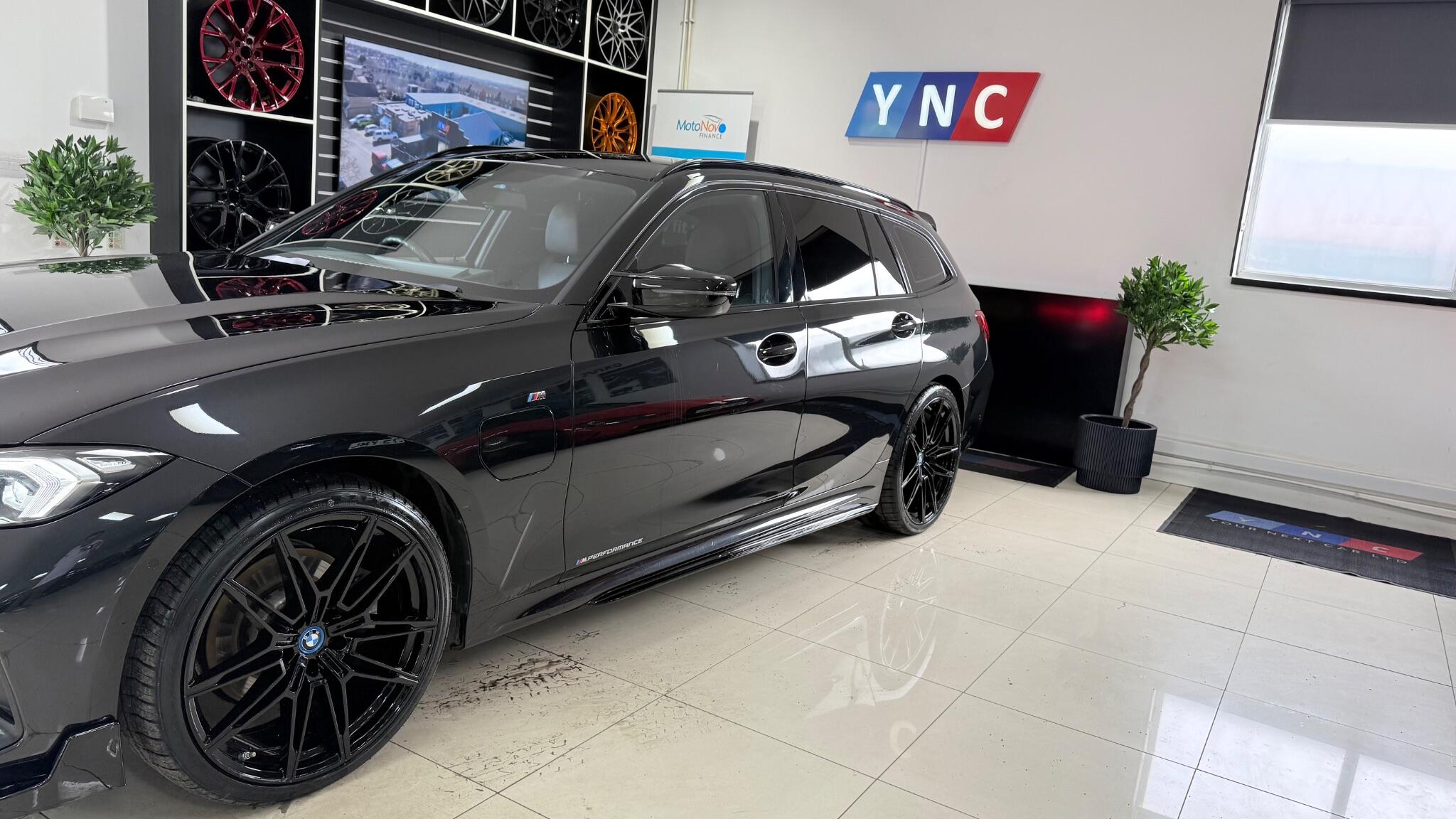 BMW 3 Series view 14