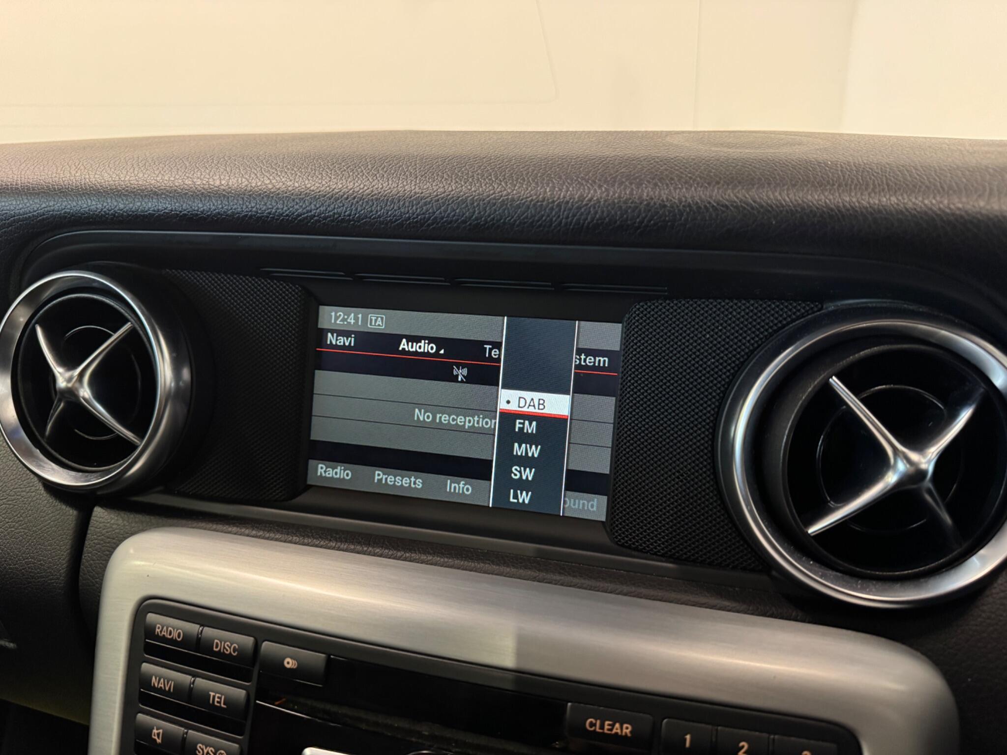 Mercedes-Benz SLK view 23