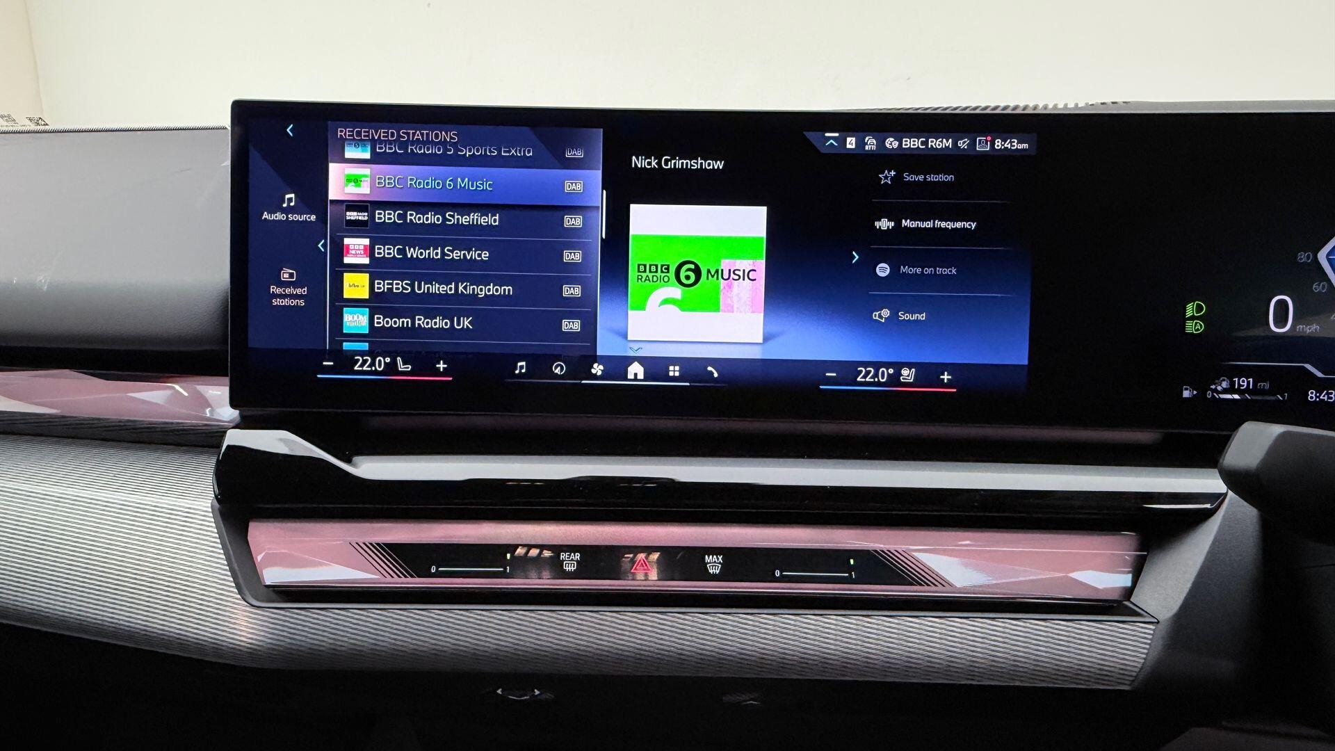 BMW 5 Series view 8