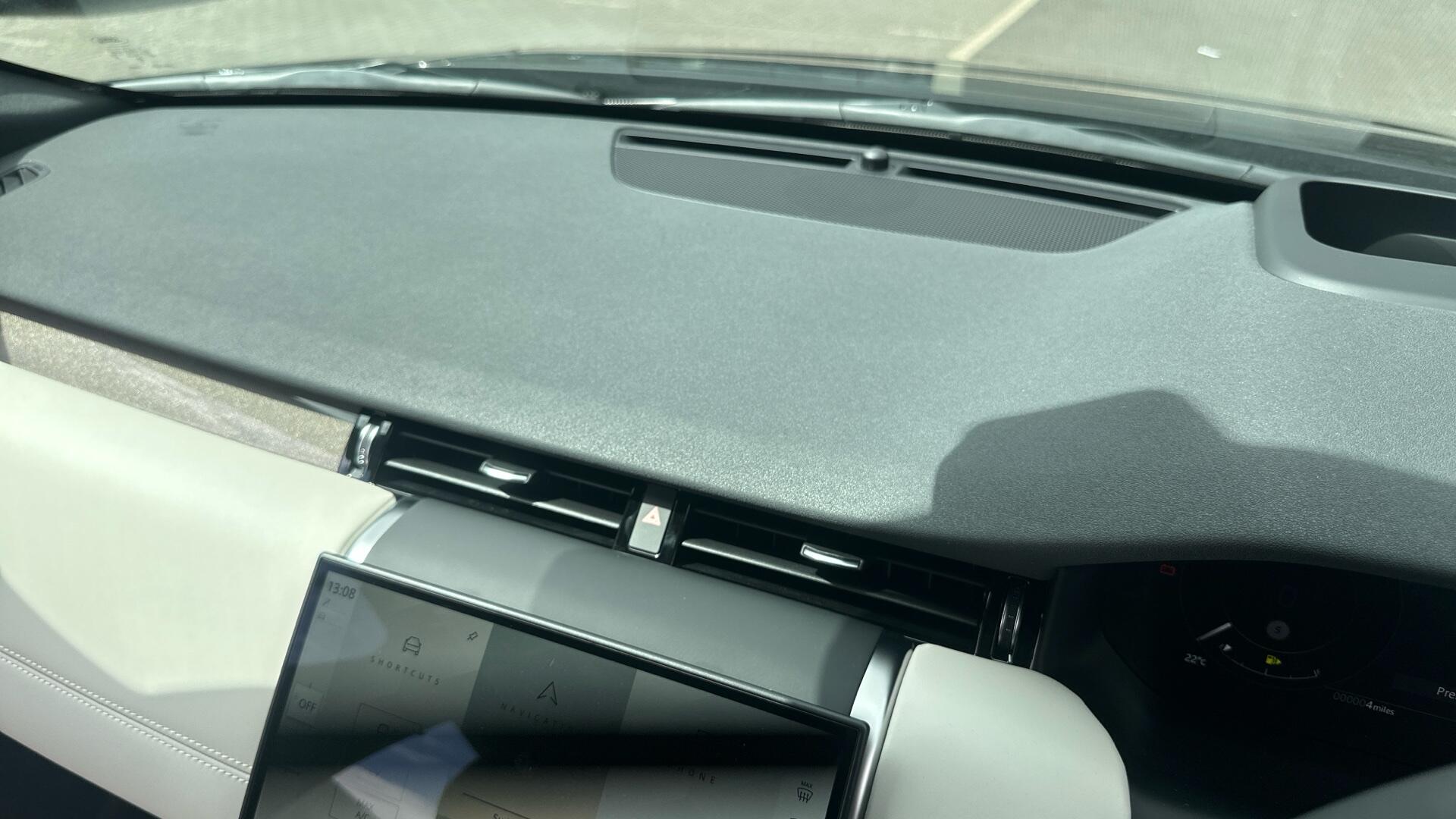 Land Rover Discovery Sport view 55