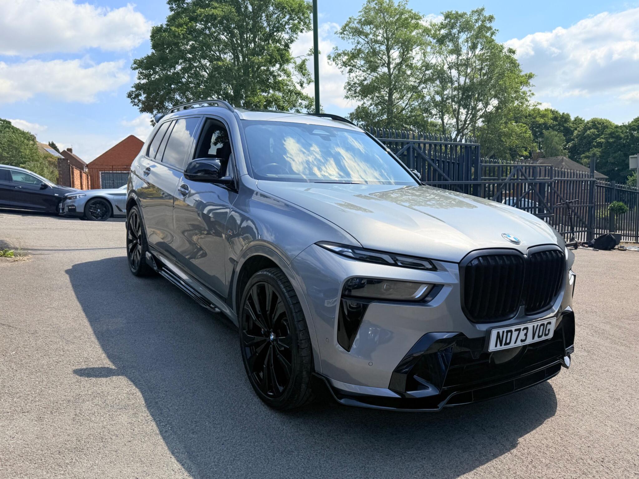 BMW X7 view 8