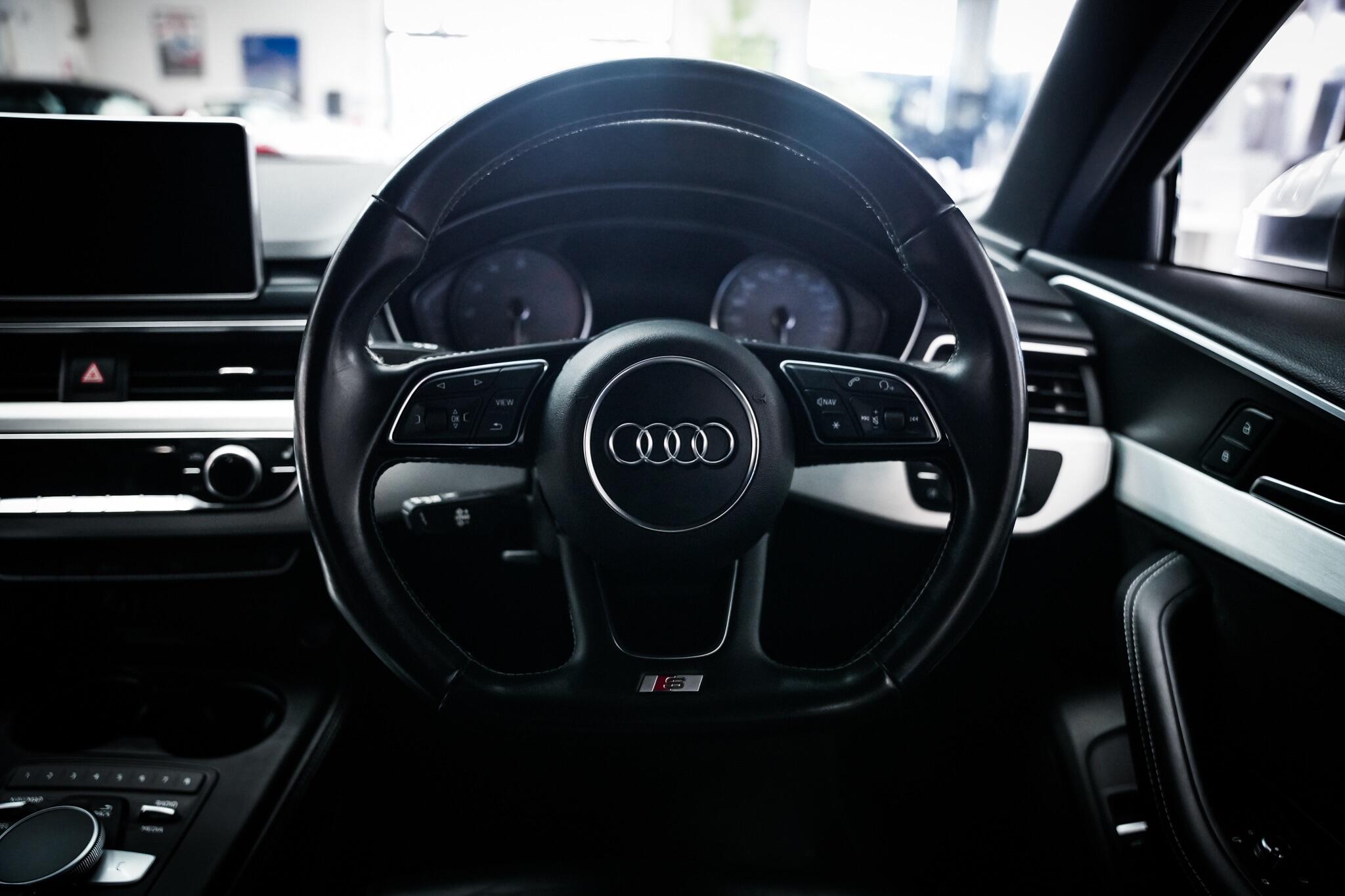 Audi S4 view 19
