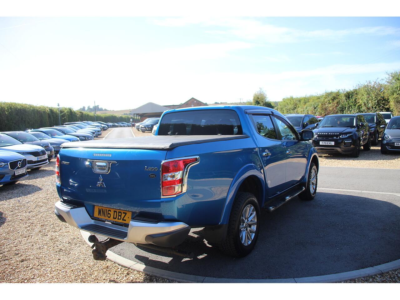 Mitsubishi L200 view 8