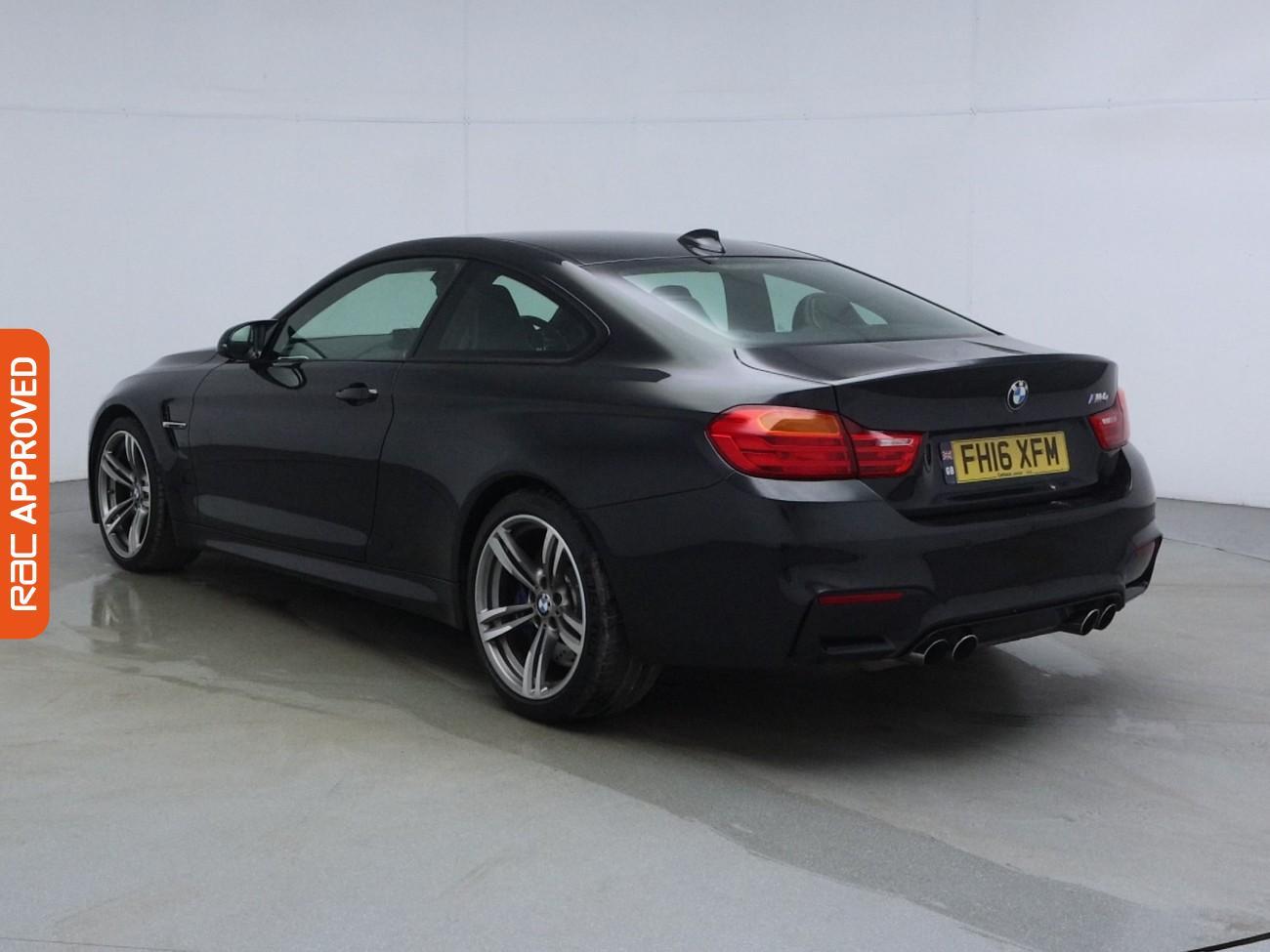 BMW M4 view 4